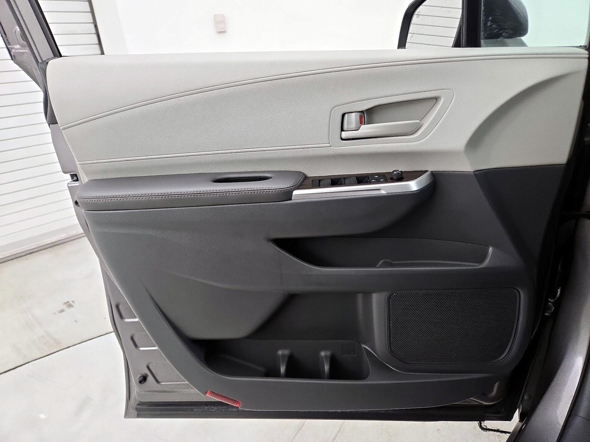 Thumbnail: 2024 Toyota Sienna - 12