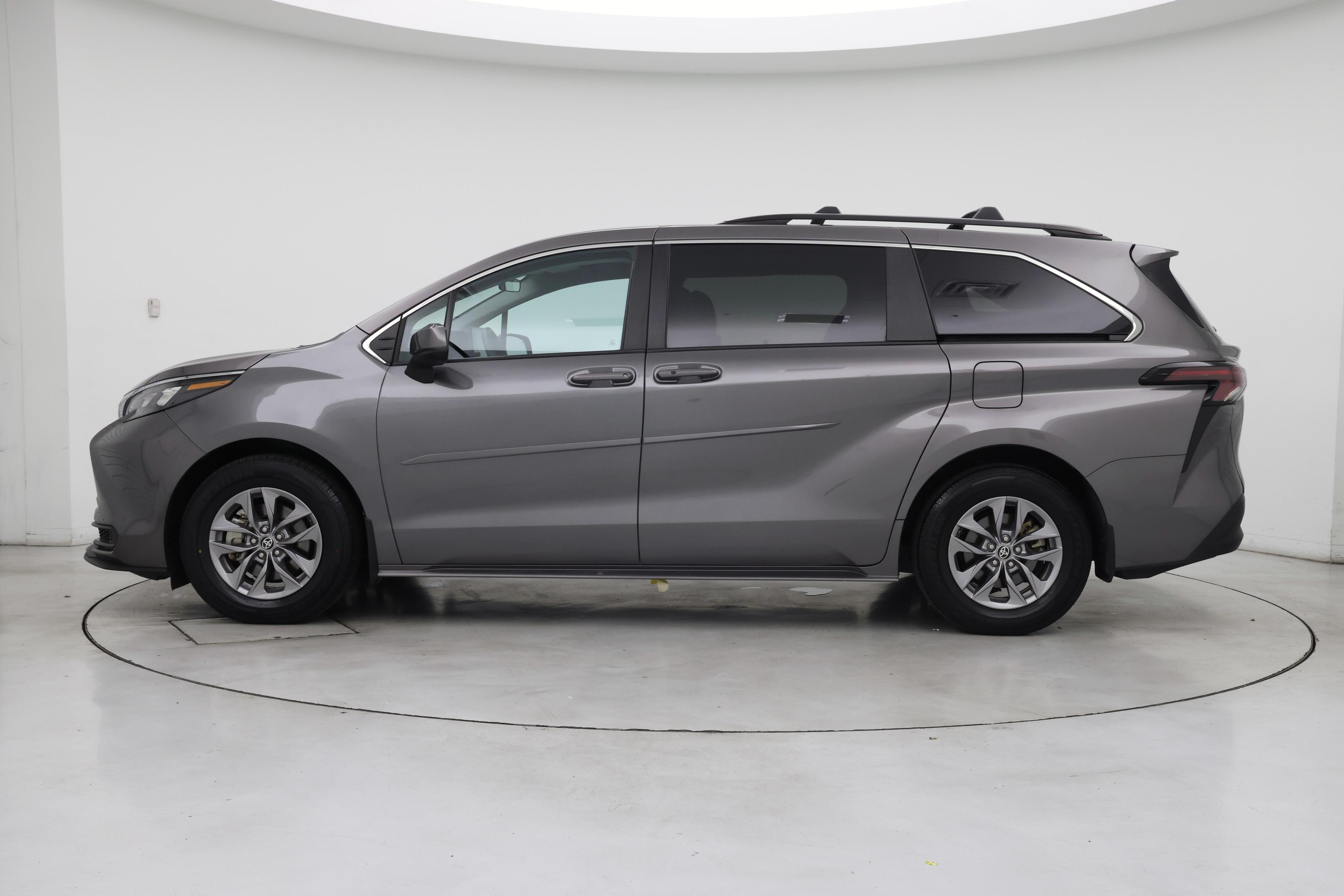 Thumbnail: 2024 Toyota Sienna - 3