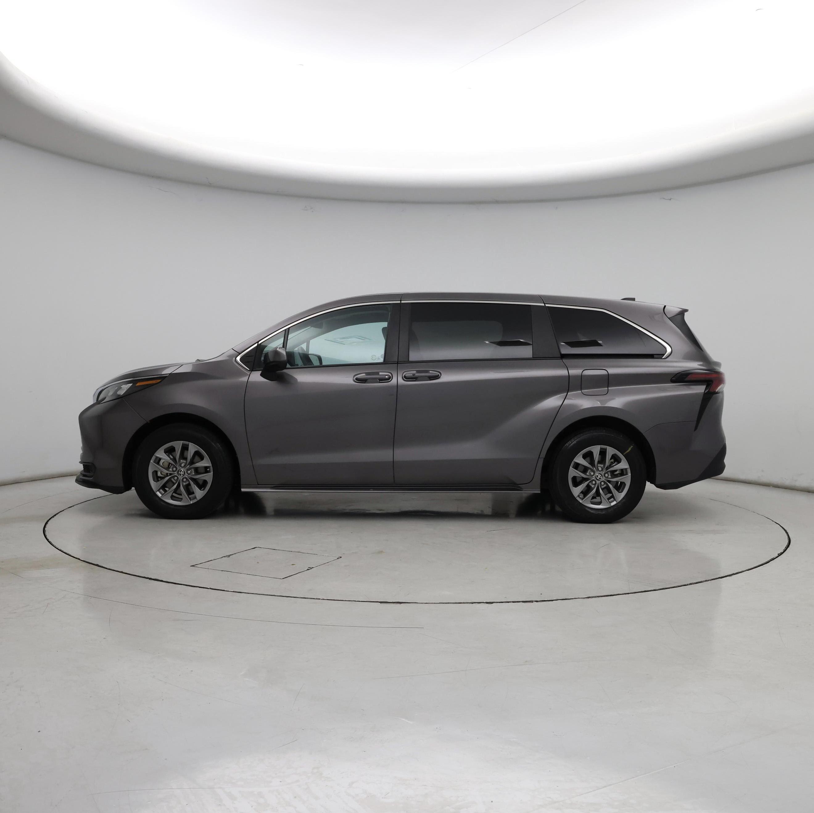Thumbnail: 2024 Toyota Sienna - 3
