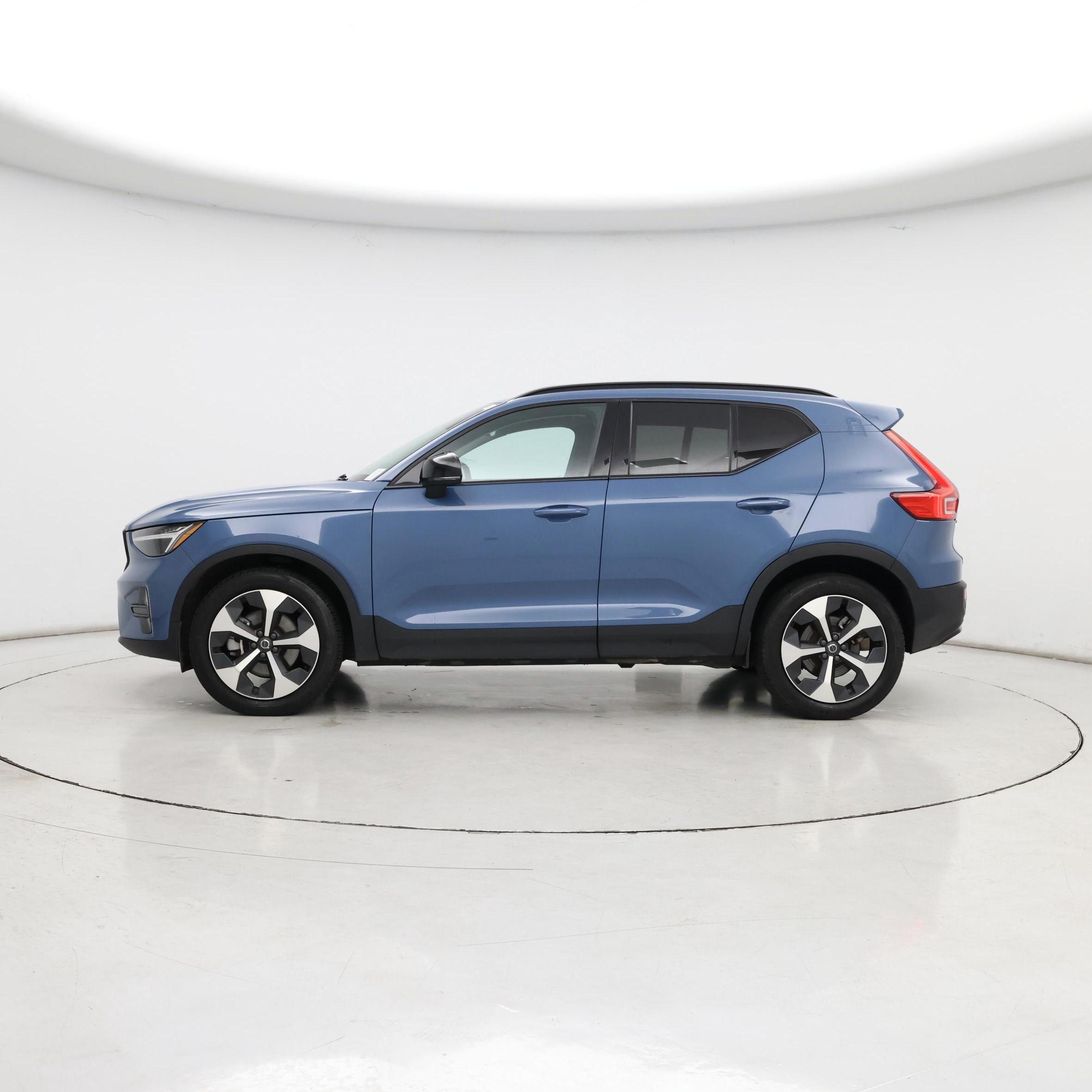 Thumbnail: 2024 Volvo XC40 - 3