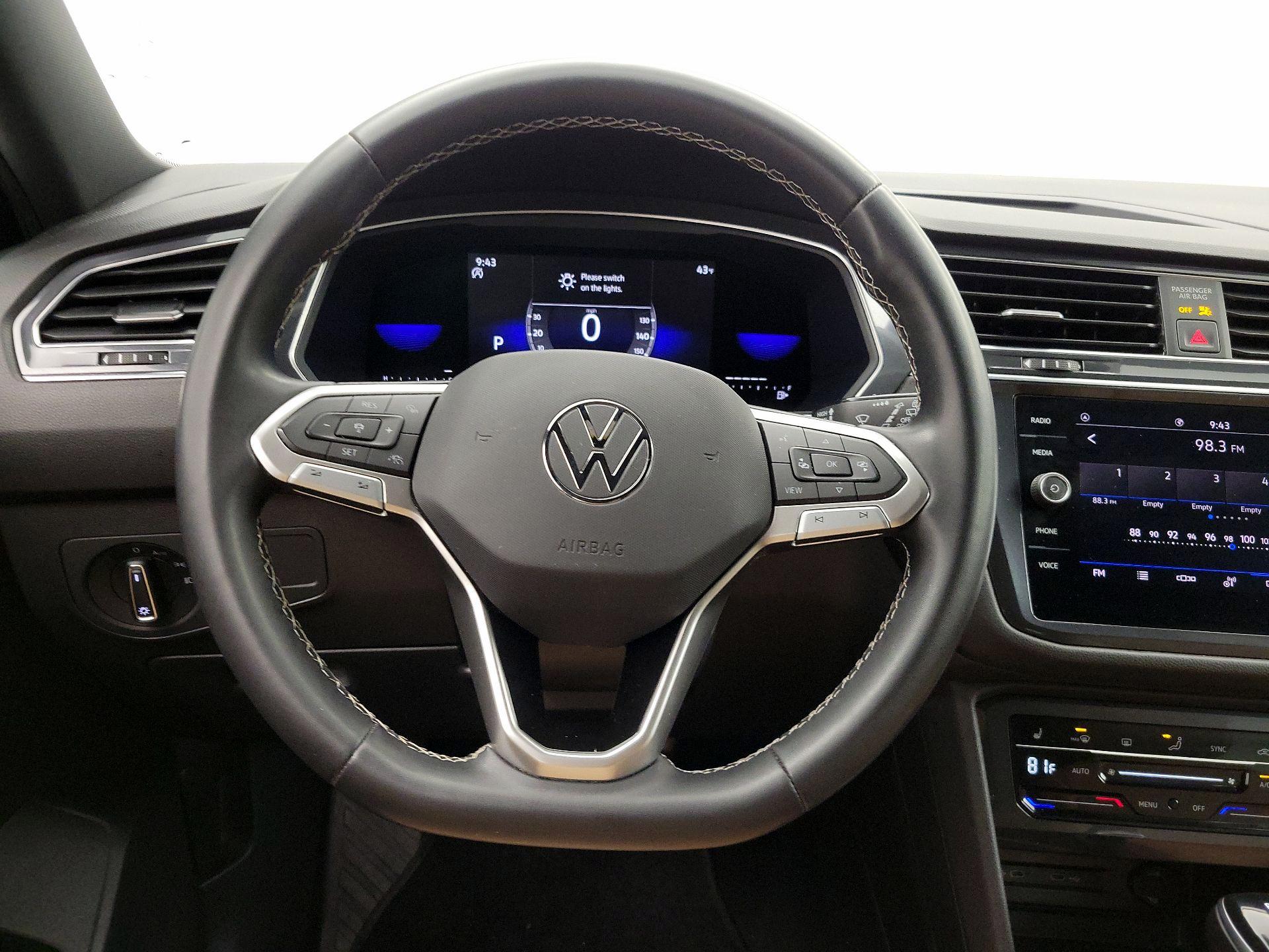 Thumbnail: 2022 Volkswagen Tiguan - 10