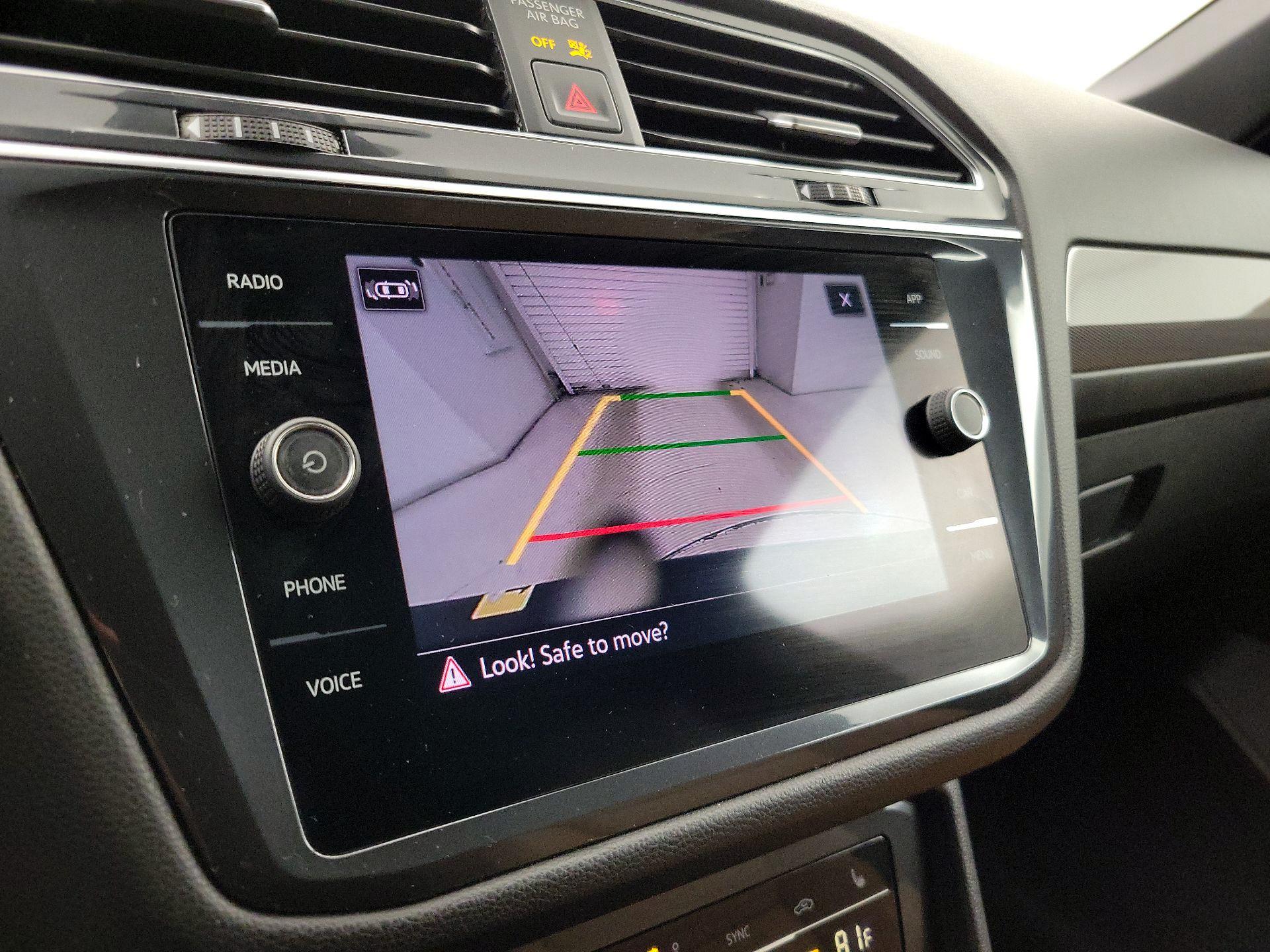 Thumbnail: 2022 Volkswagen Tiguan - 14