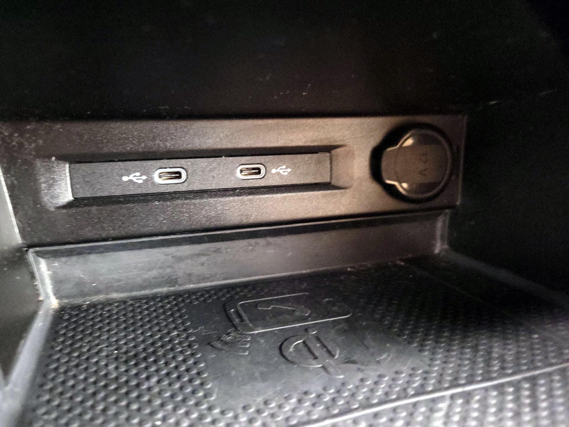 Thumbnail: 2022 Volkswagen Tiguan - 18