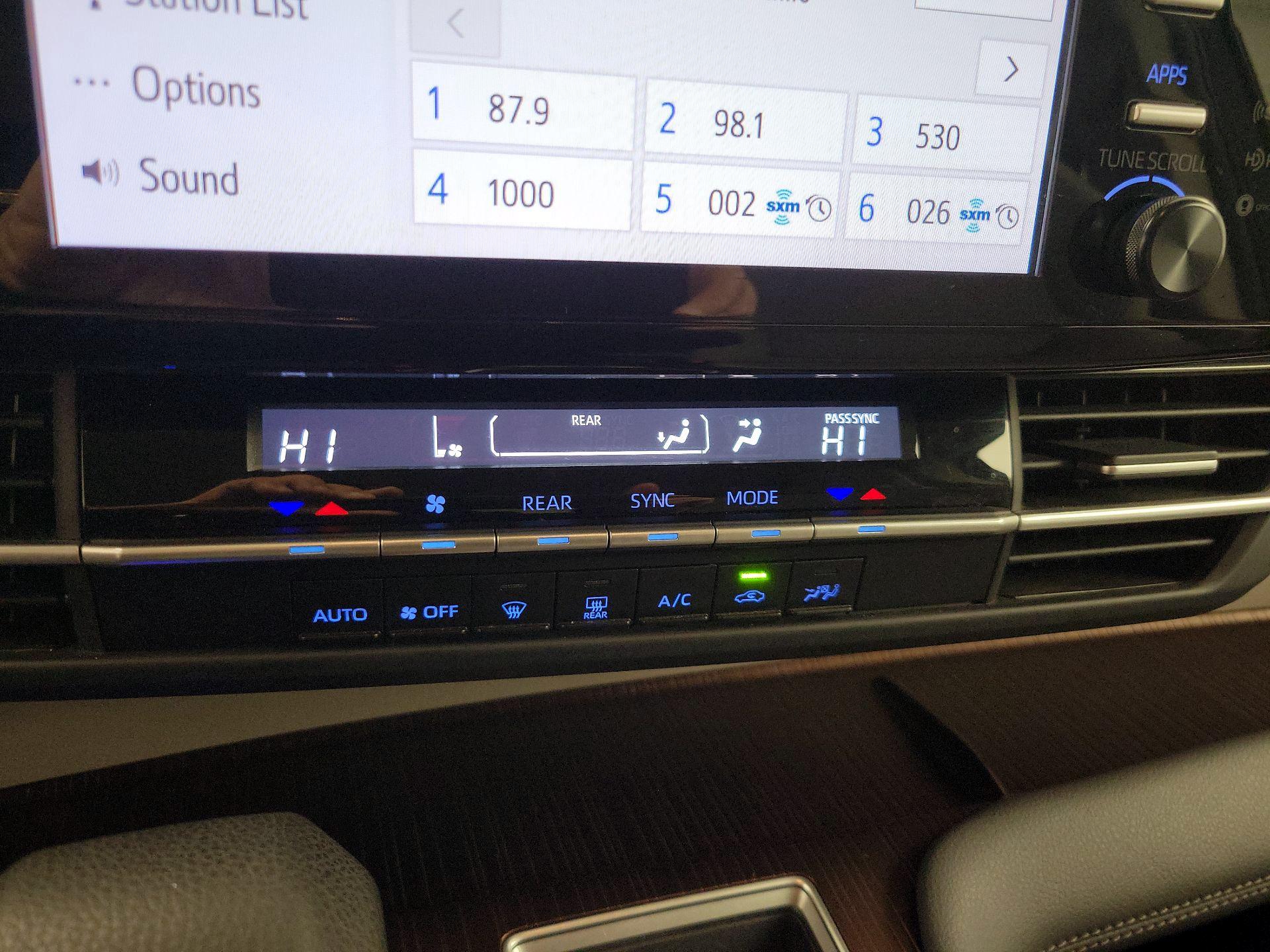 Thumbnail: 2024 Toyota Sienna - 16