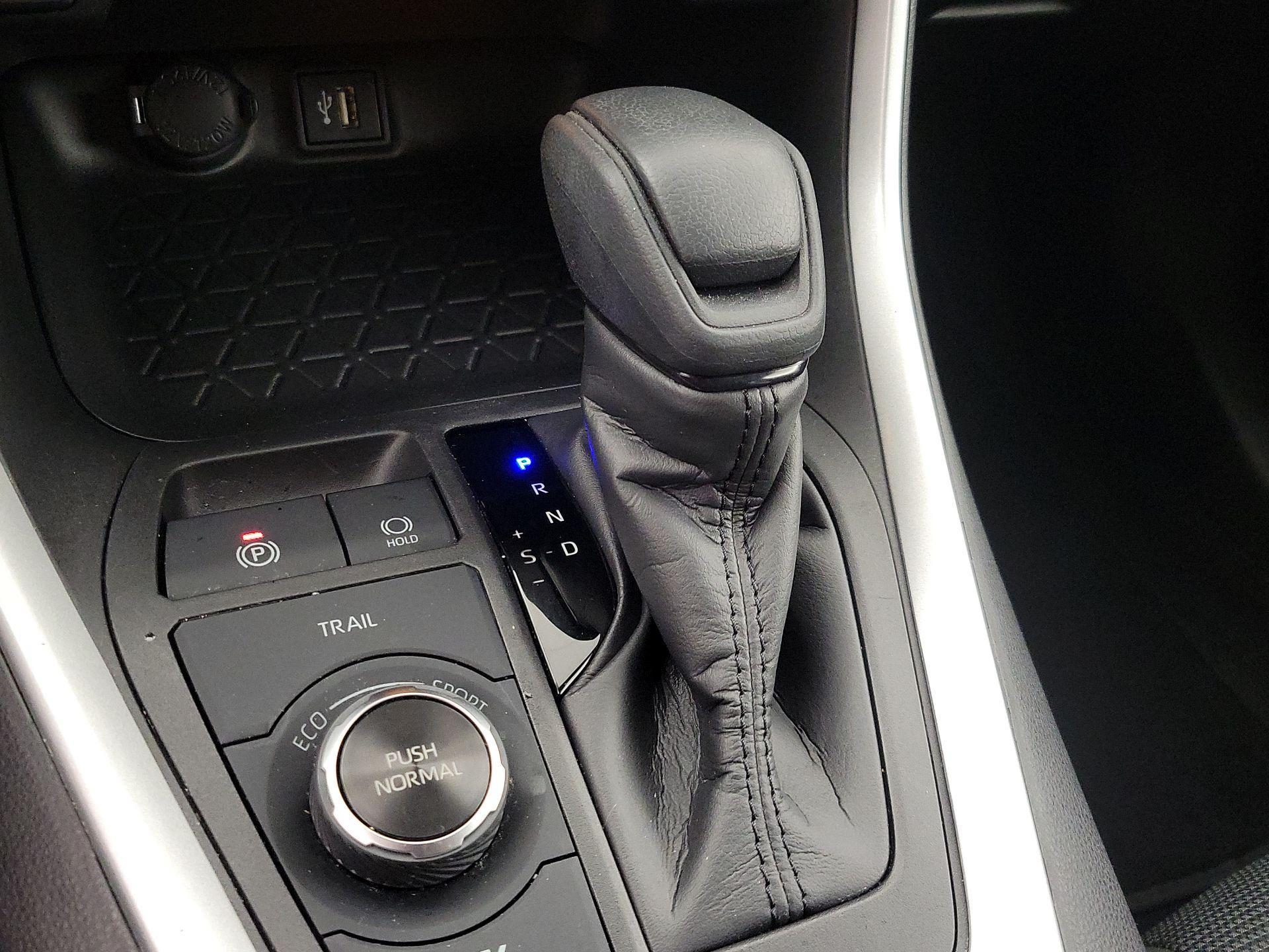 Thumbnail: 2023 Toyota RAV4 - 17