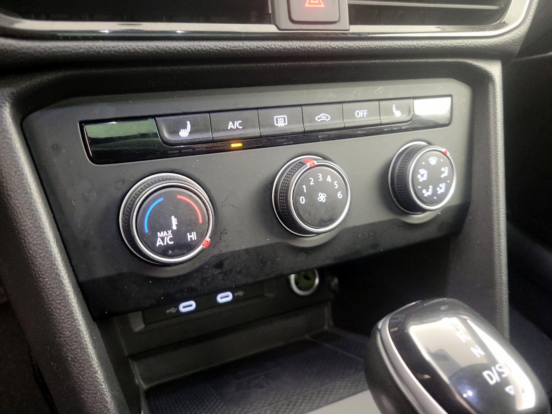 Thumbnail: 2022 Volkswagen Taos - 16