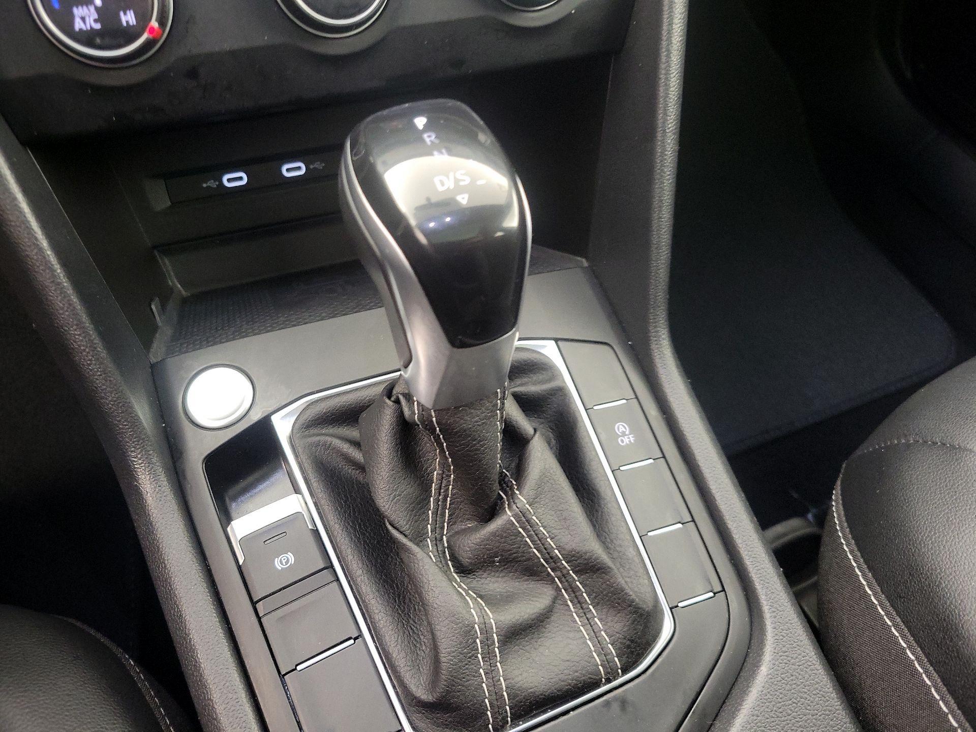 Thumbnail: 2022 Volkswagen Taos - 17