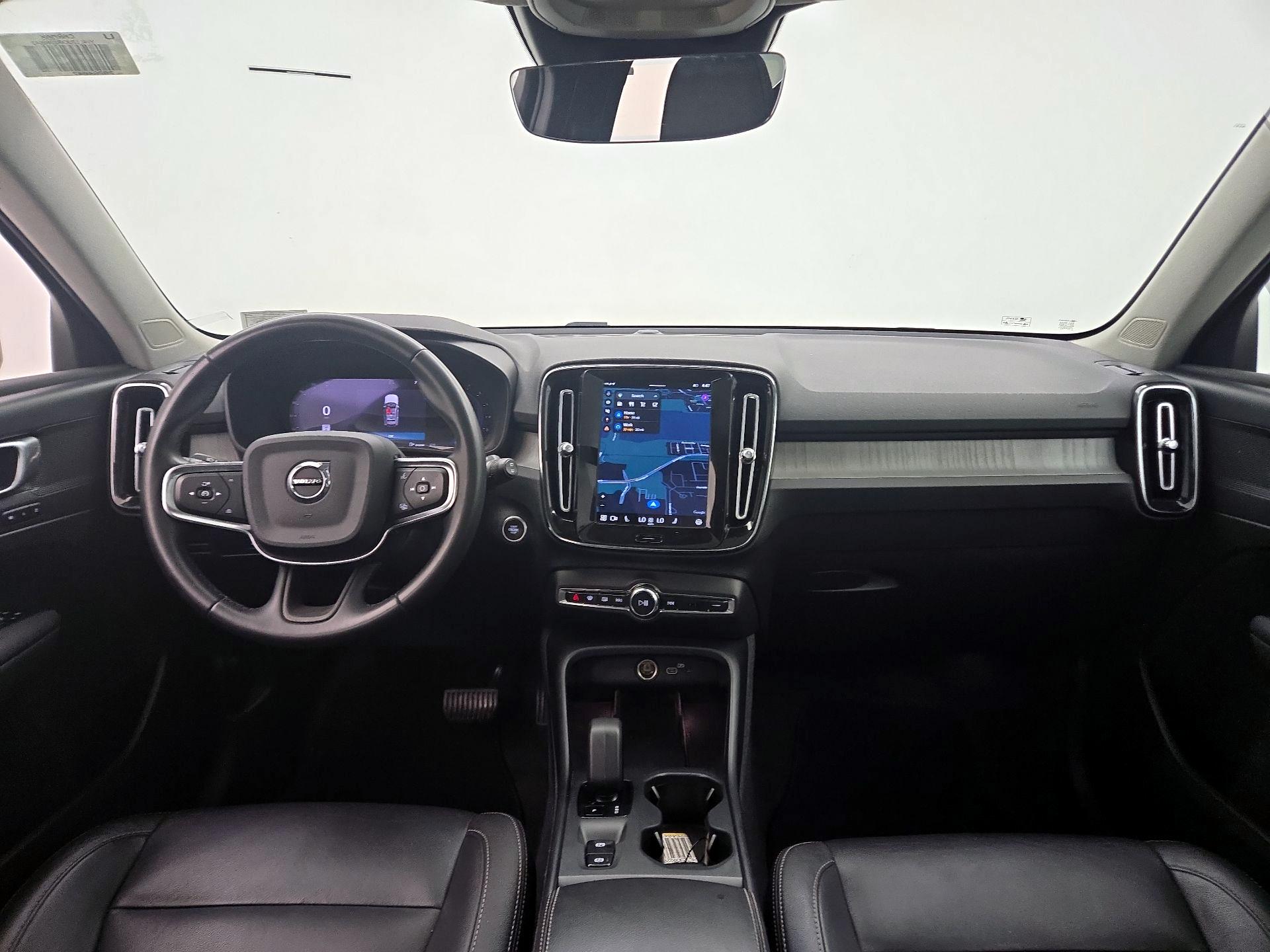 Thumbnail: 2024 Volvo XC40 - 9