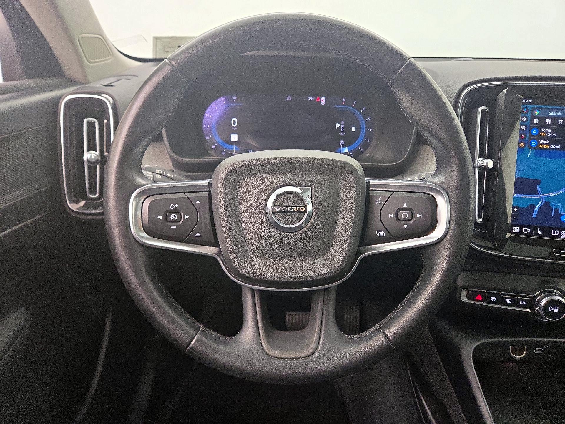 Thumbnail: 2024 Volvo XC40 - 10