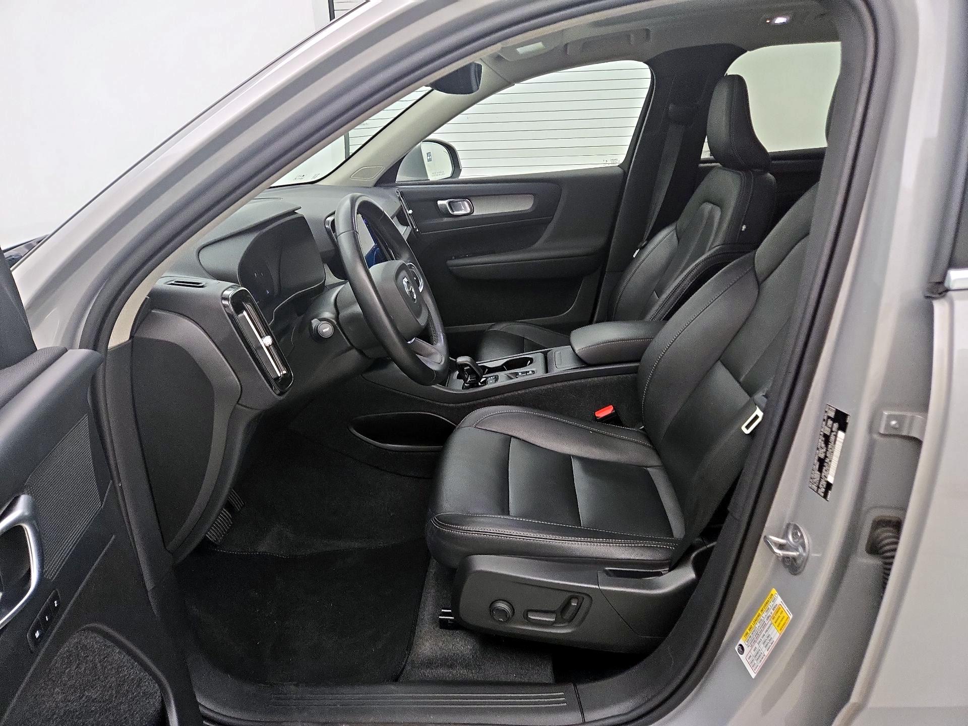 Thumbnail: 2024 Volvo XC40 - 11