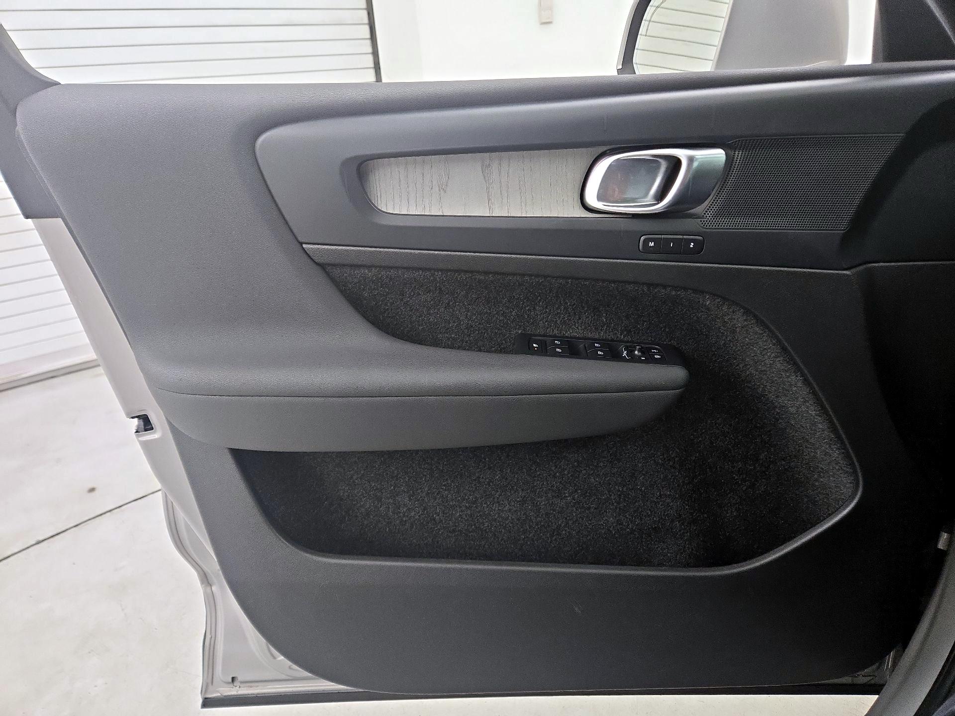 Thumbnail: 2024 Volvo XC40 - 12