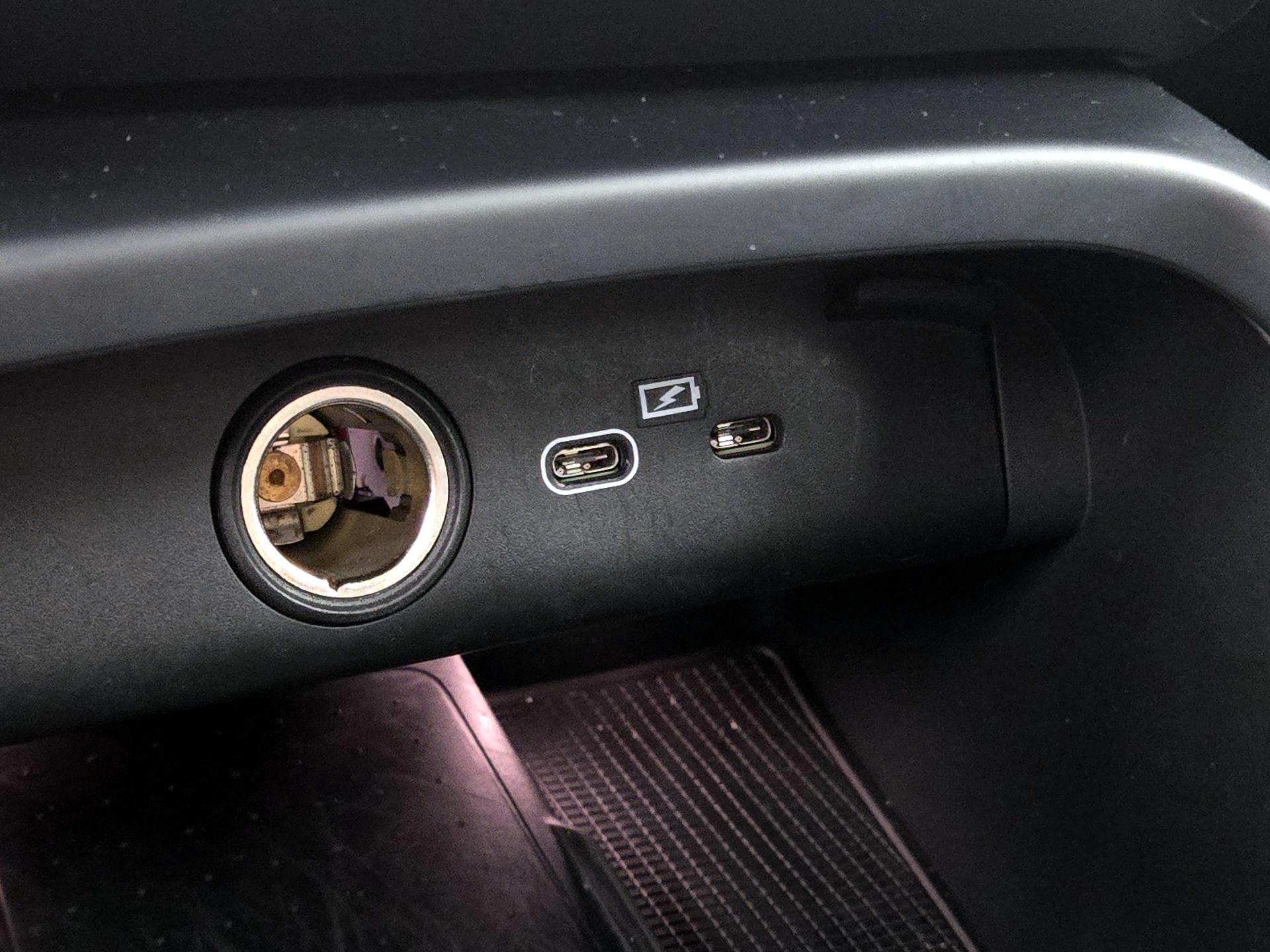 Thumbnail: 2024 Volvo XC40 - 18