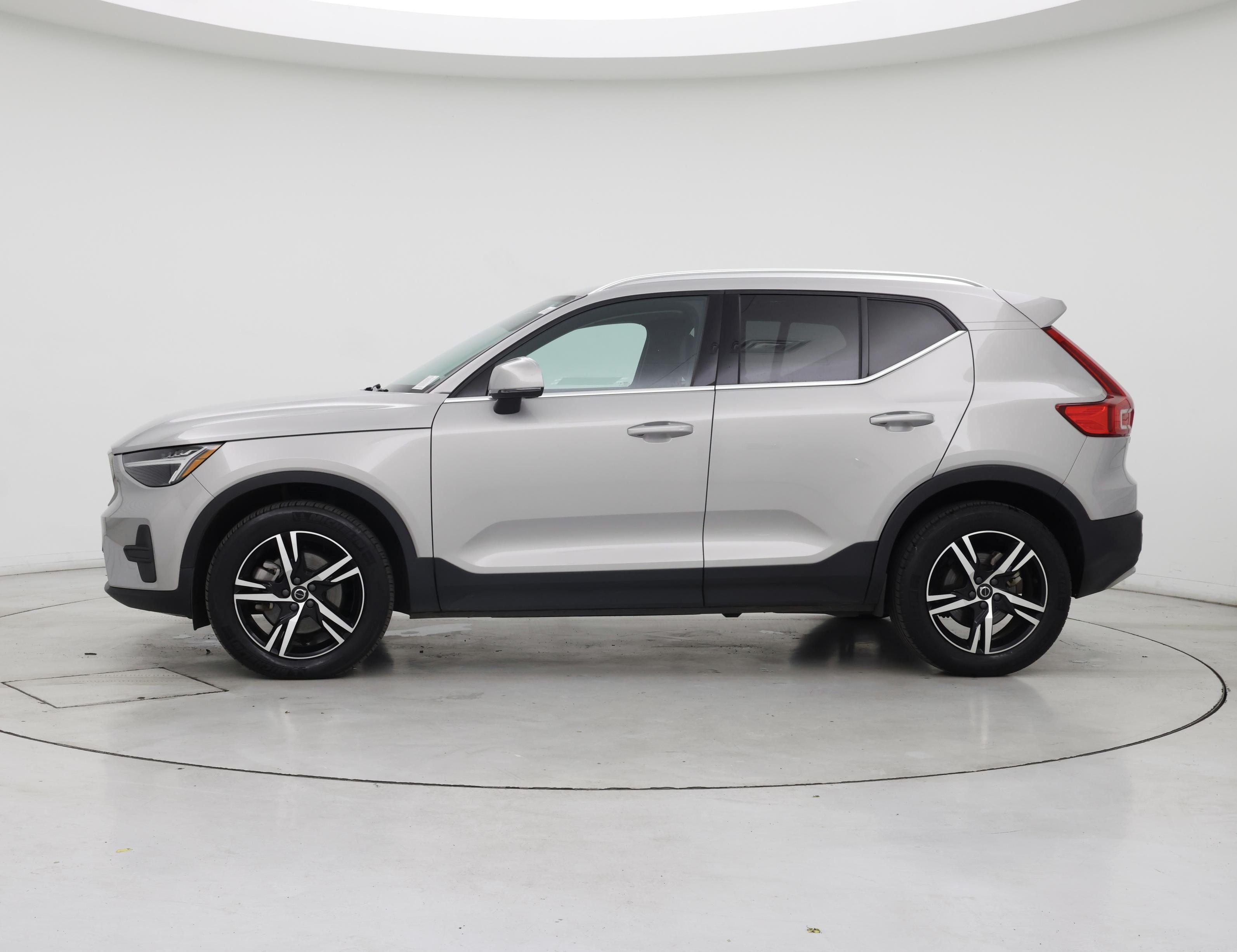 Thumbnail: 2024 Volvo XC40 - 3