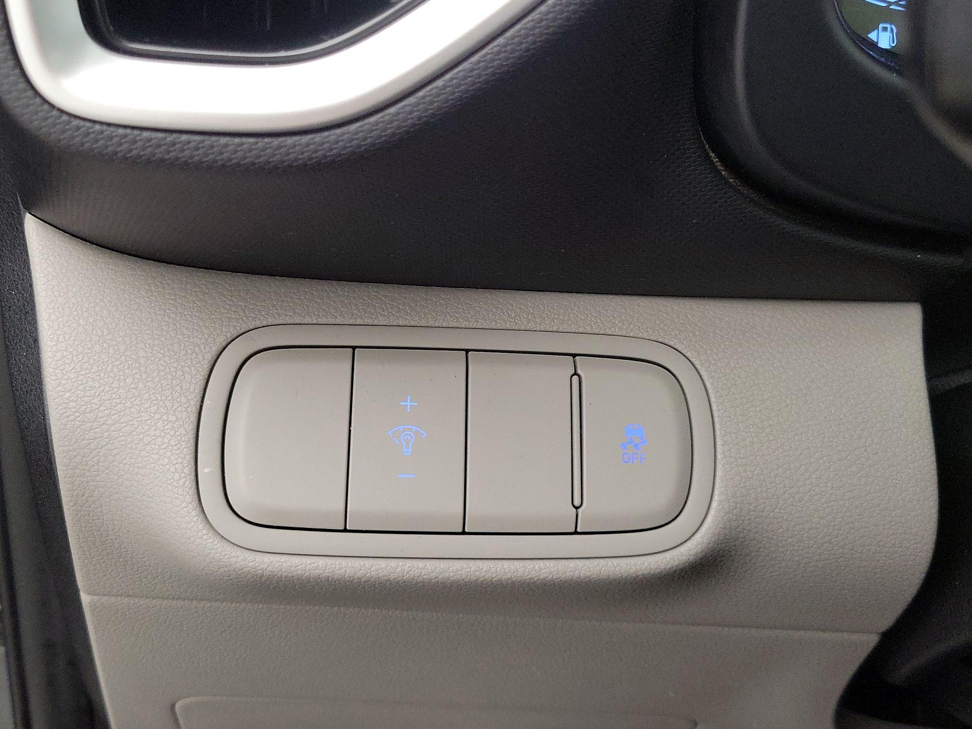 Thumbnail: 2023 Hyundai Venue - 13