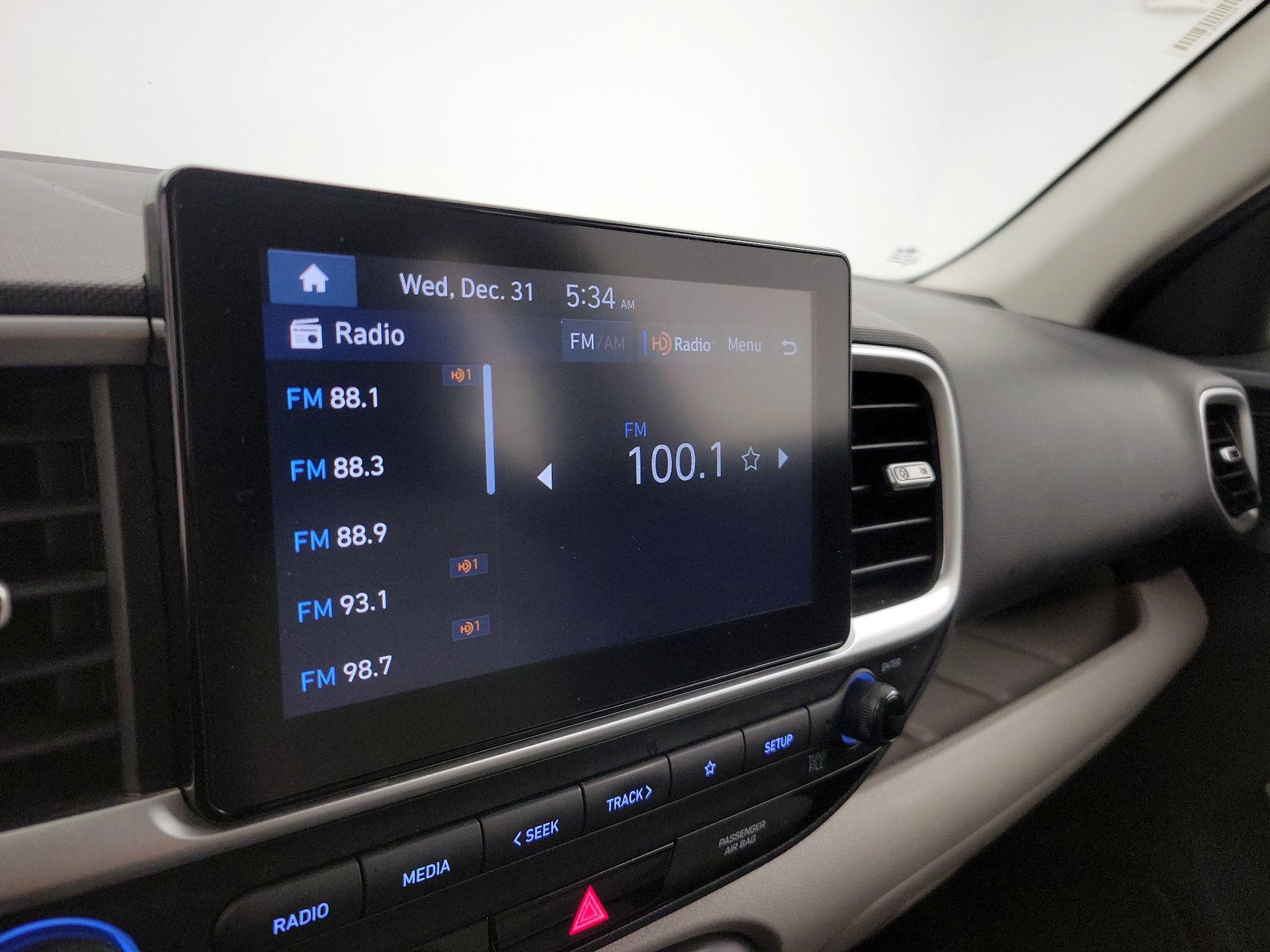 Thumbnail: 2023 Hyundai Venue - 15