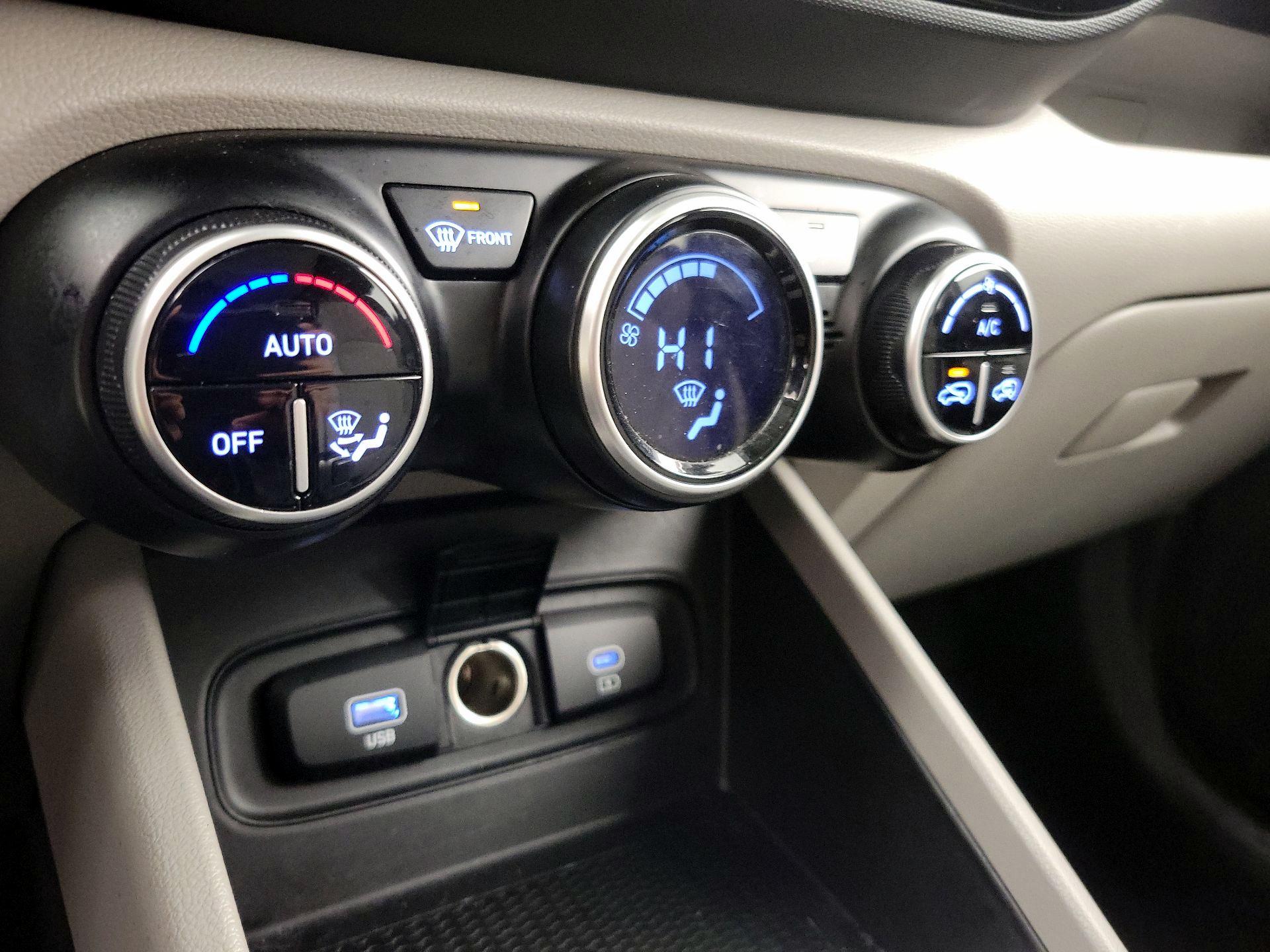 Thumbnail: 2023 Hyundai Venue - 16