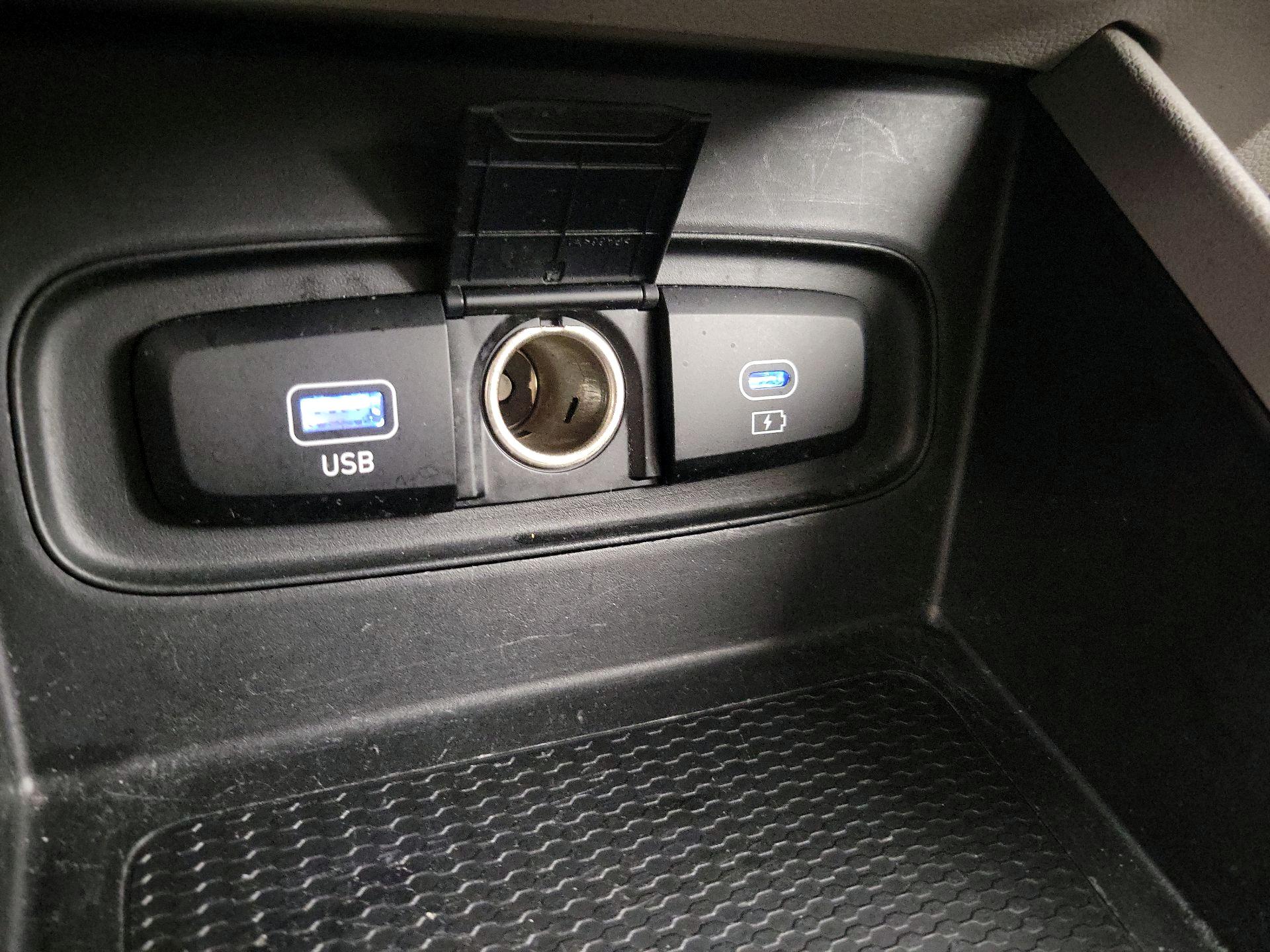 Thumbnail: 2023 Hyundai Venue - 18