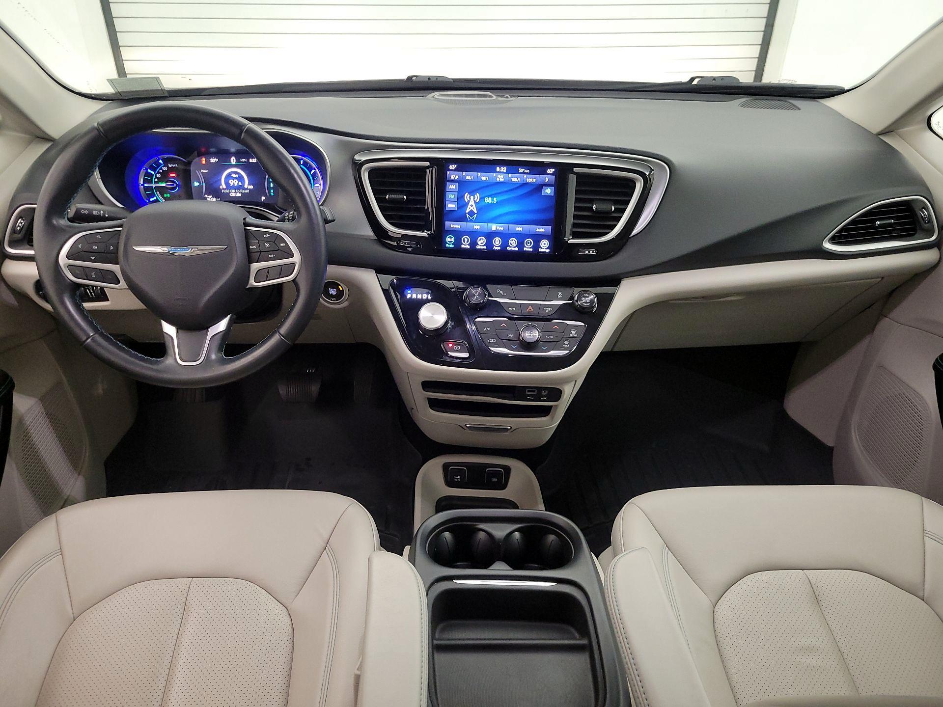 Thumbnail: 2018 Chrysler Pacifica - 9