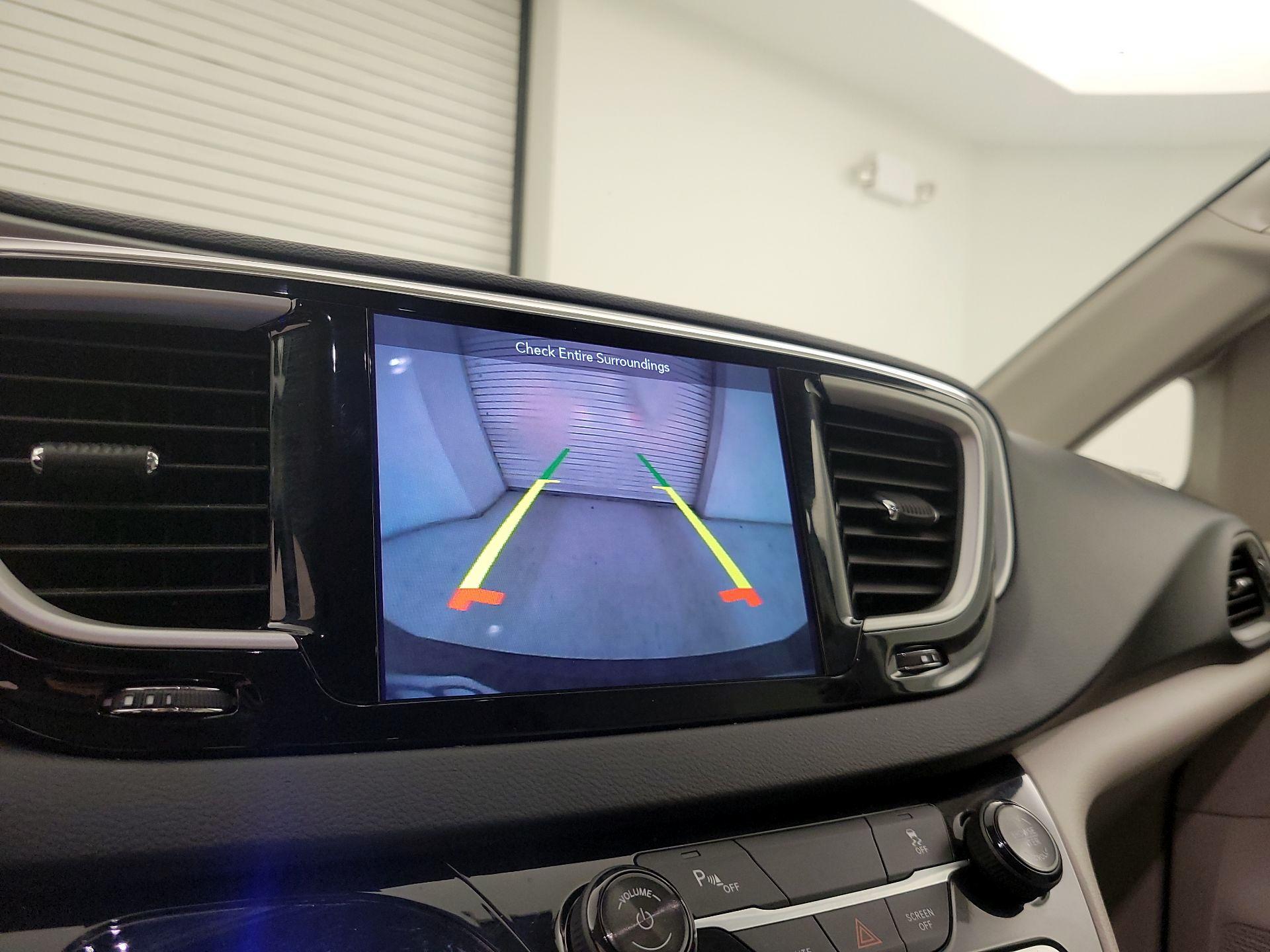 Thumbnail: 2018 Chrysler Pacifica - 14