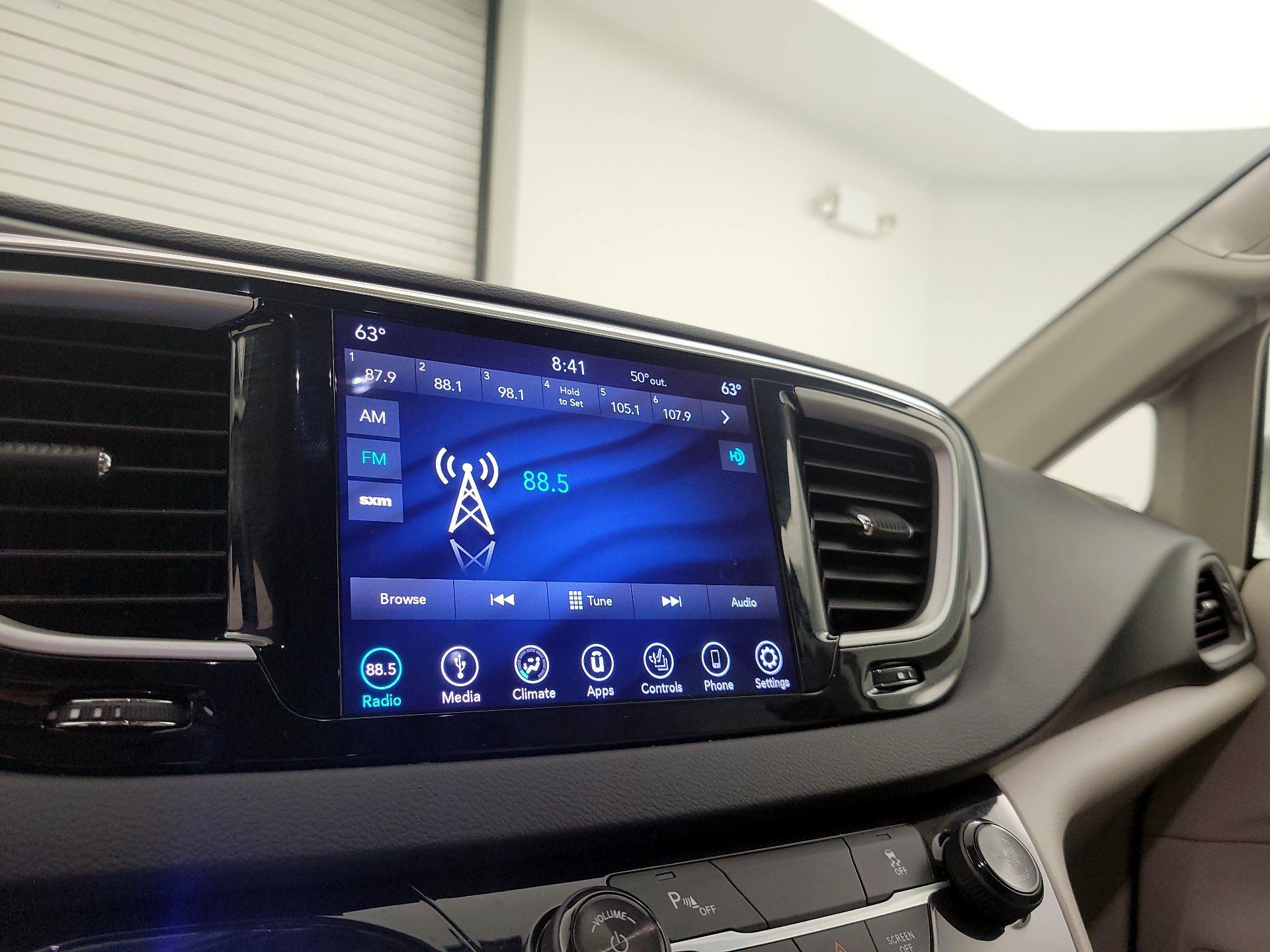 Thumbnail: 2018 Chrysler Pacifica - 15