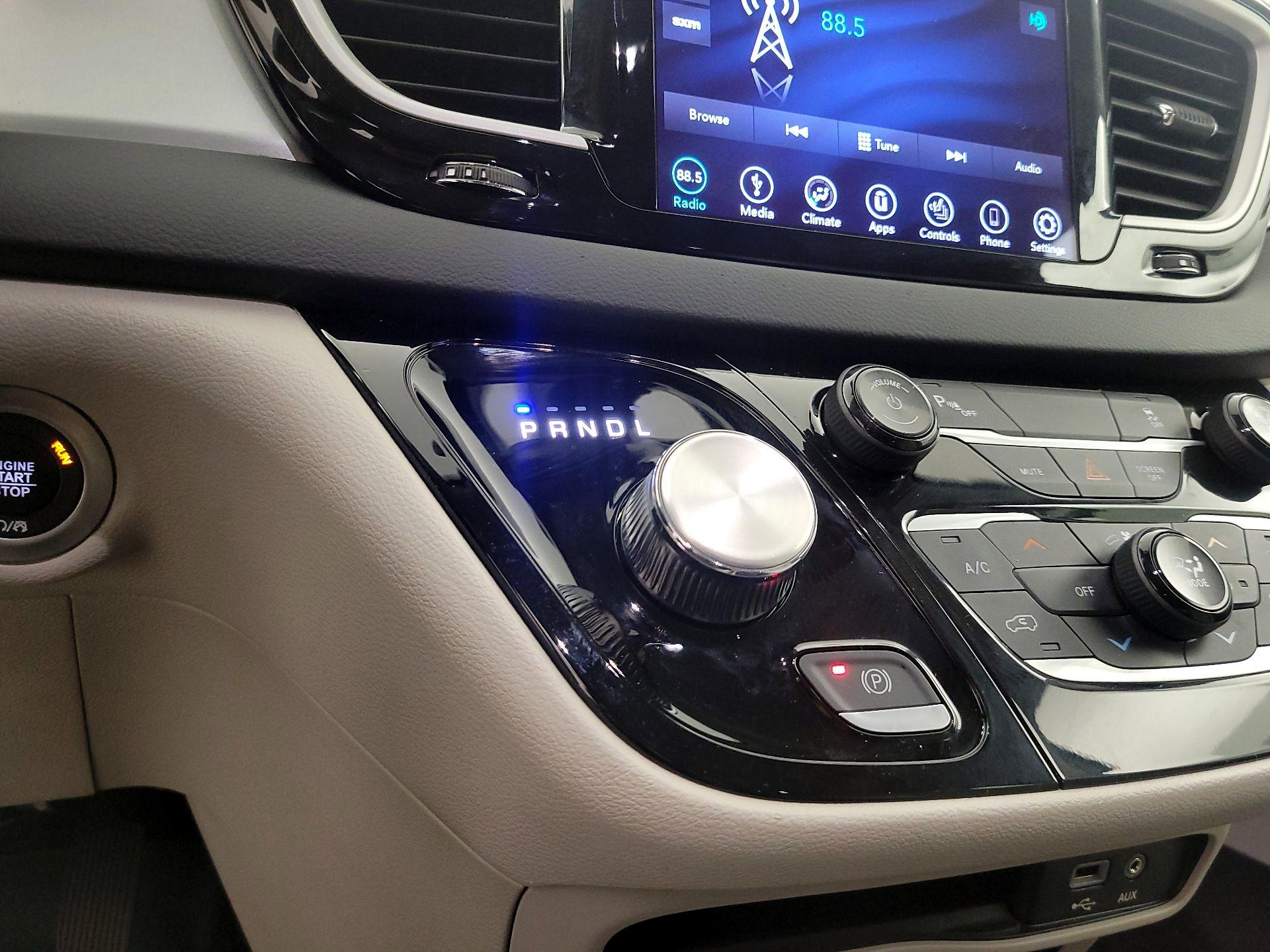 Thumbnail: 2018 Chrysler Pacifica - 17