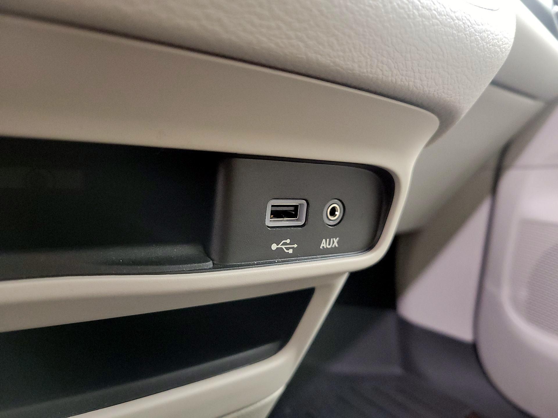 Thumbnail: 2018 Chrysler Pacifica - 18