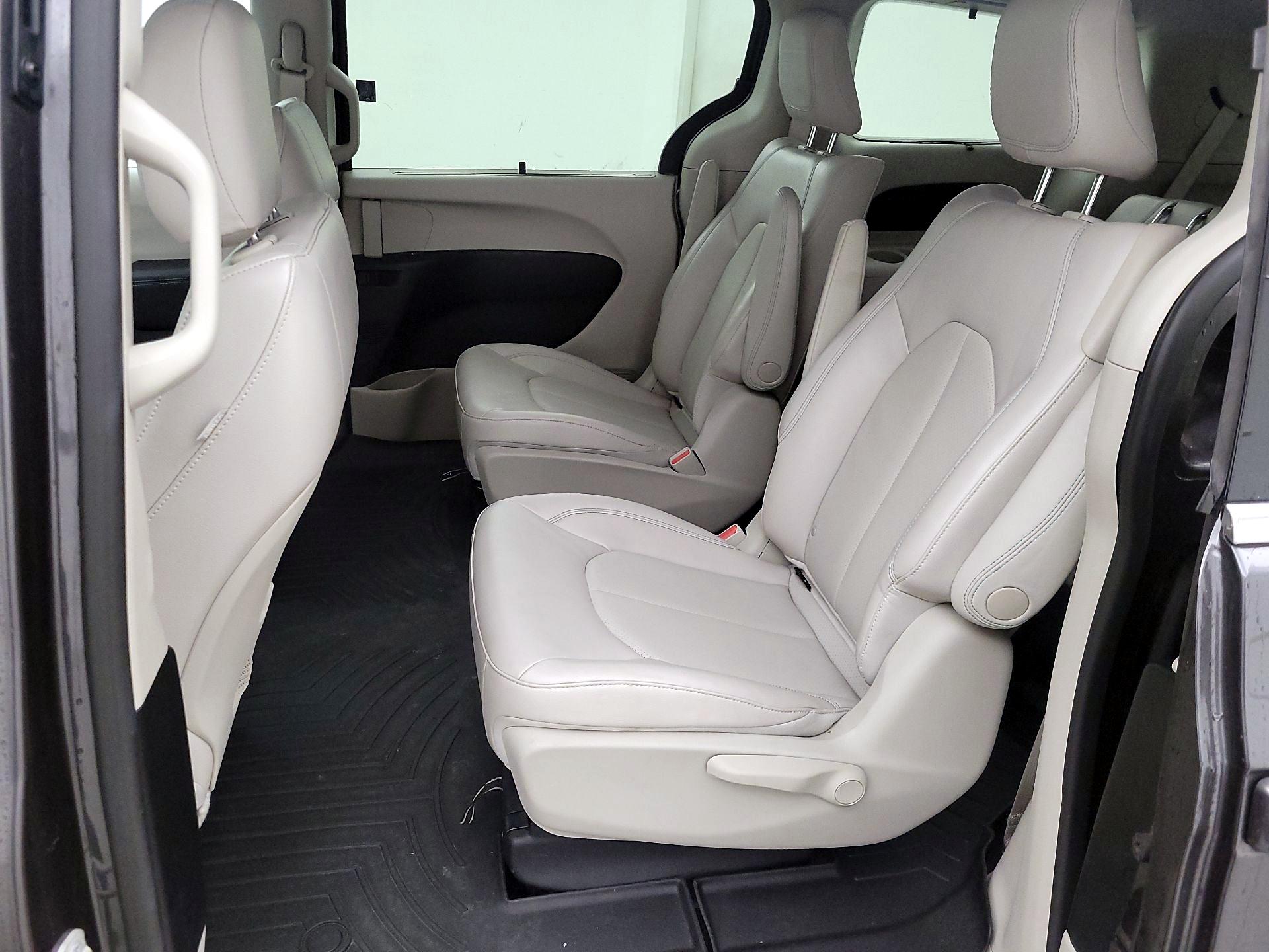 Thumbnail: 2018 Chrysler Pacifica - 19