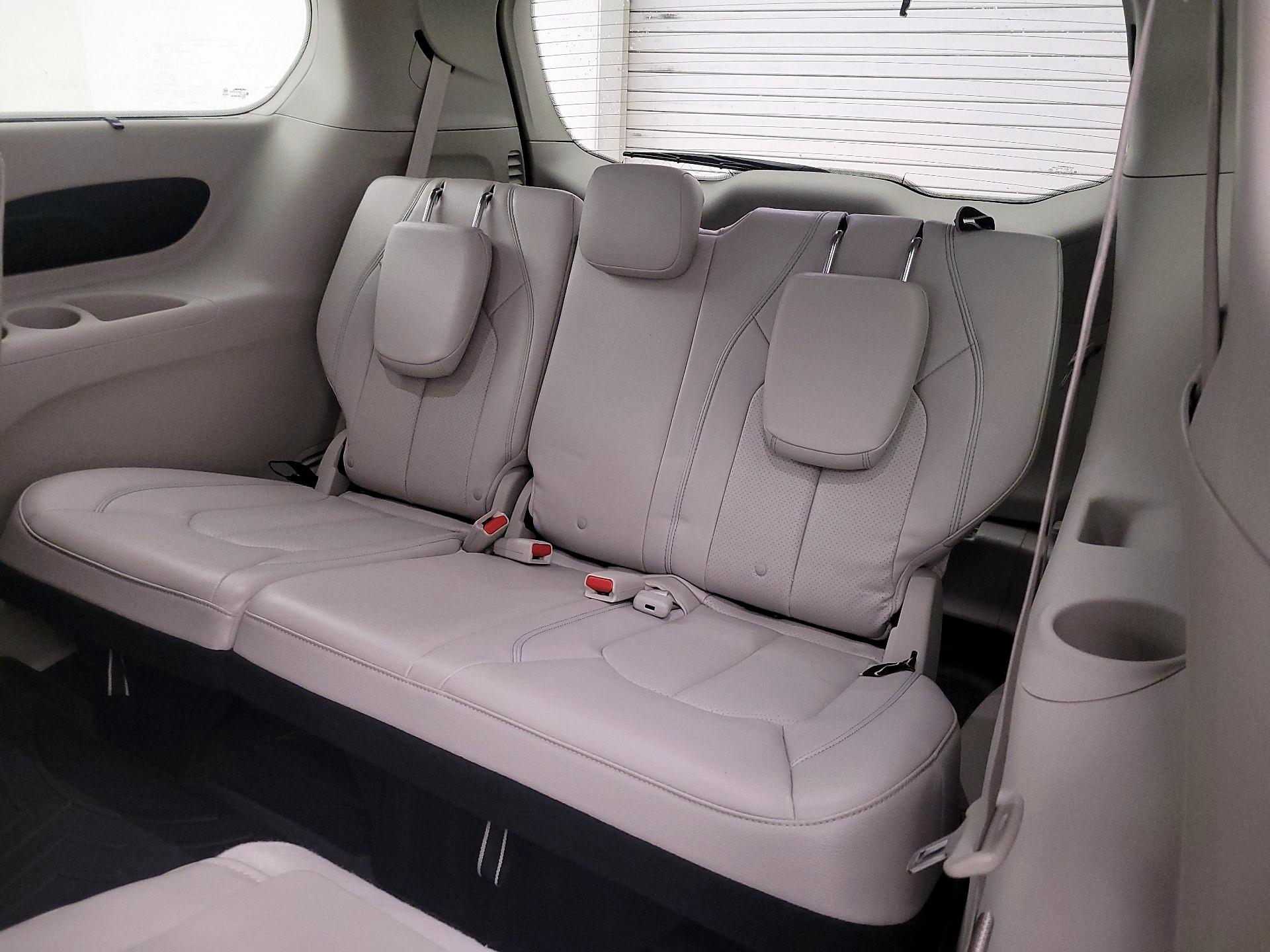 Thumbnail: 2018 Chrysler Pacifica - 20