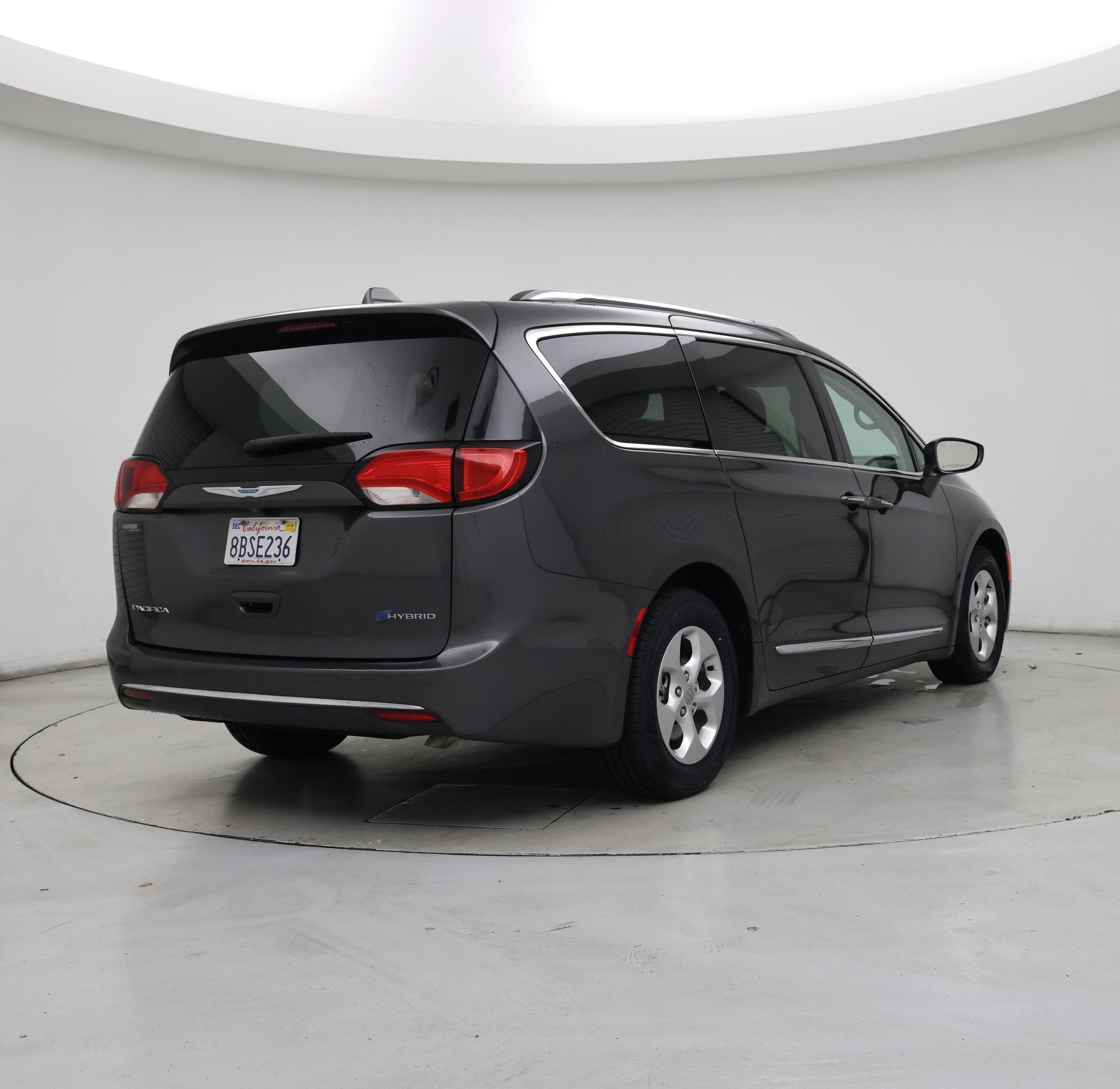 Thumbnail: 2018 Chrysler Pacifica - 8