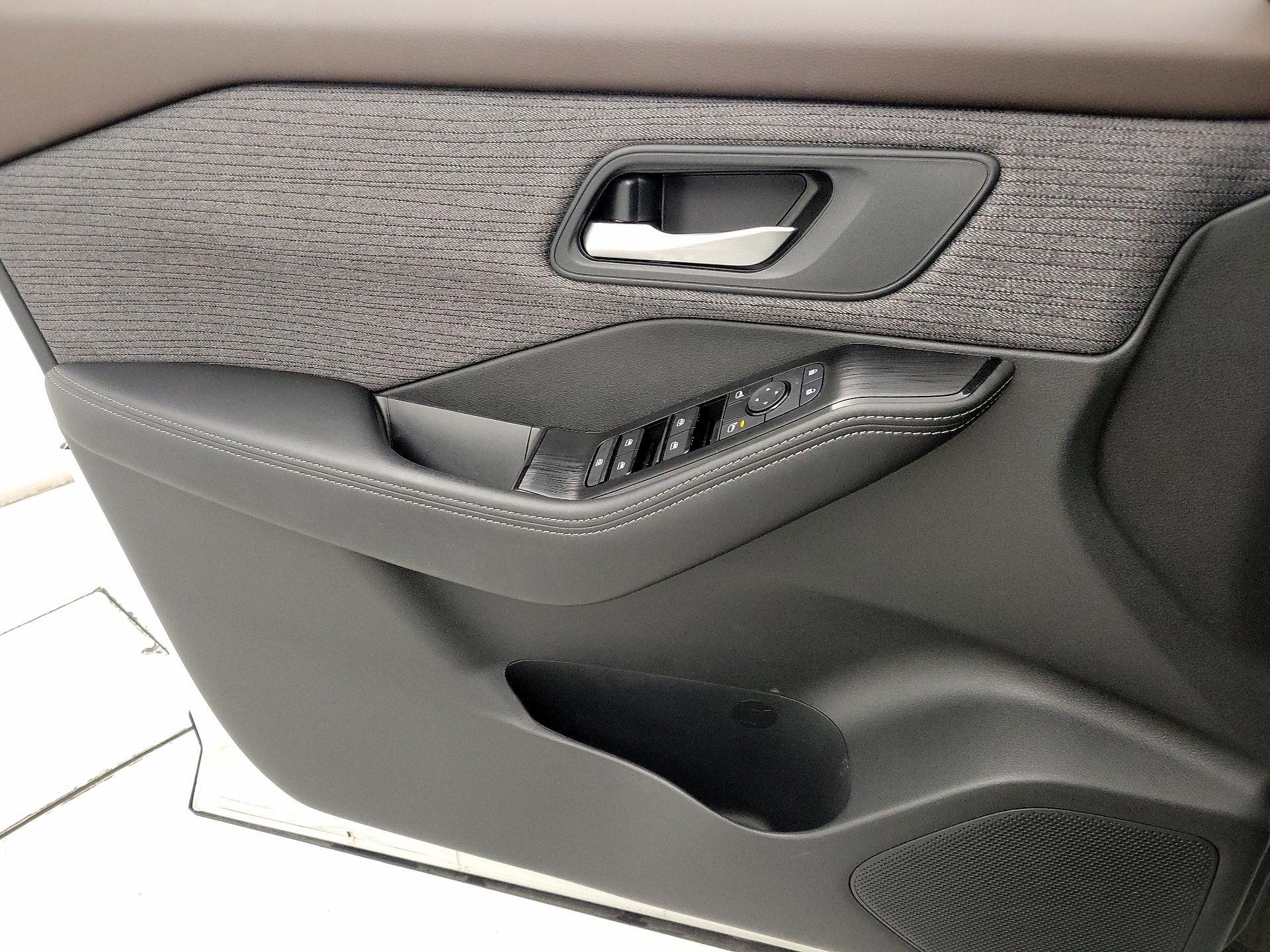 Thumbnail: 2021 Nissan Rogue - 12