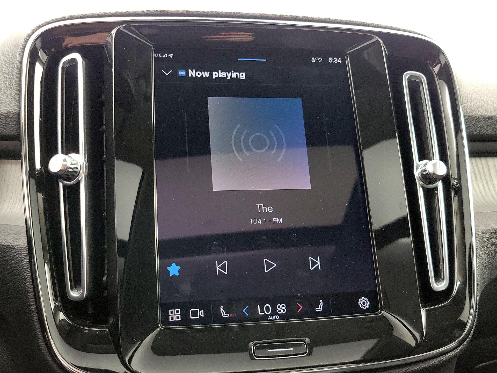 Thumbnail: 2025 Volvo XC40 - 16