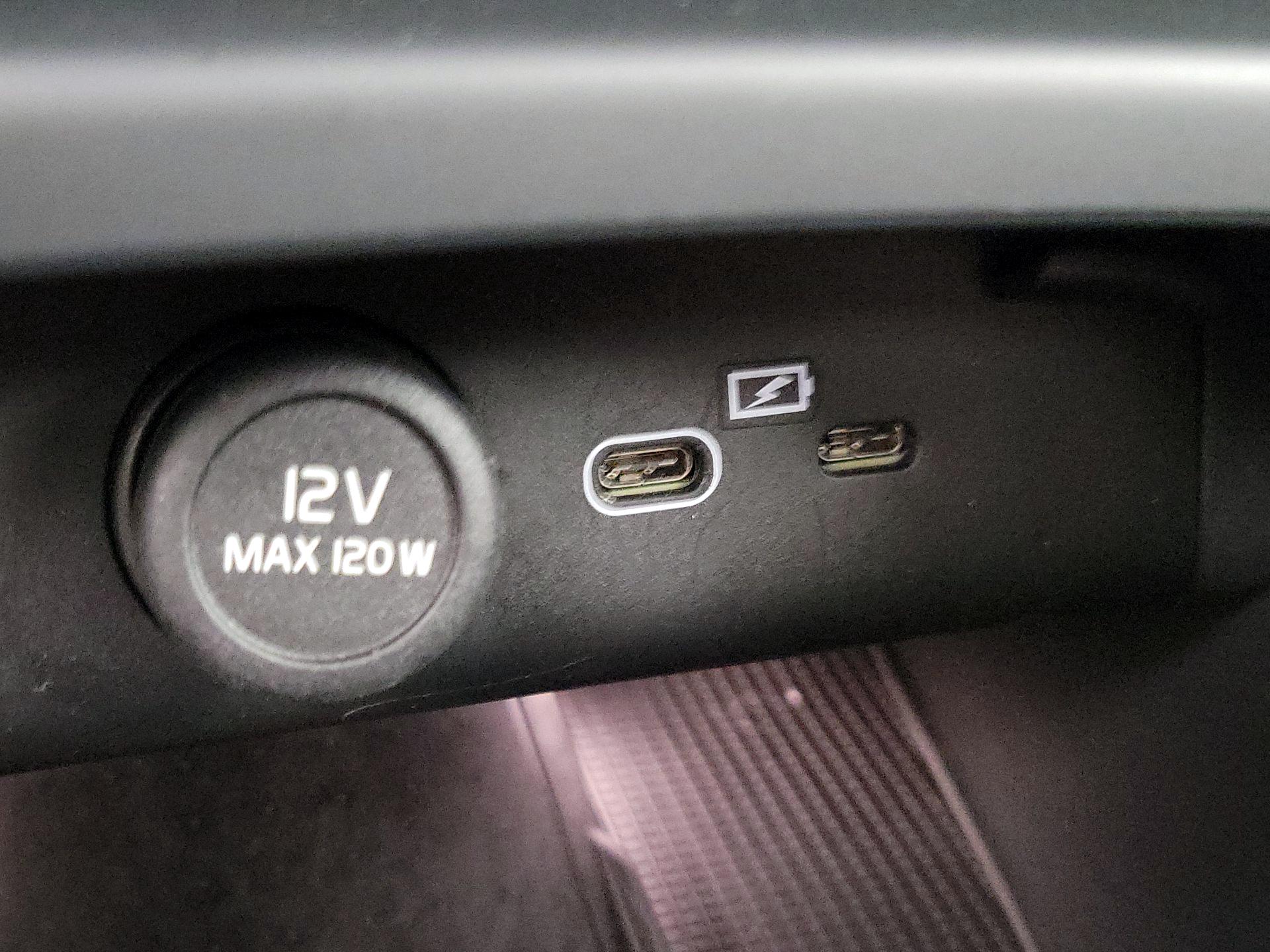 Thumbnail: 2025 Volvo XC40 - 19