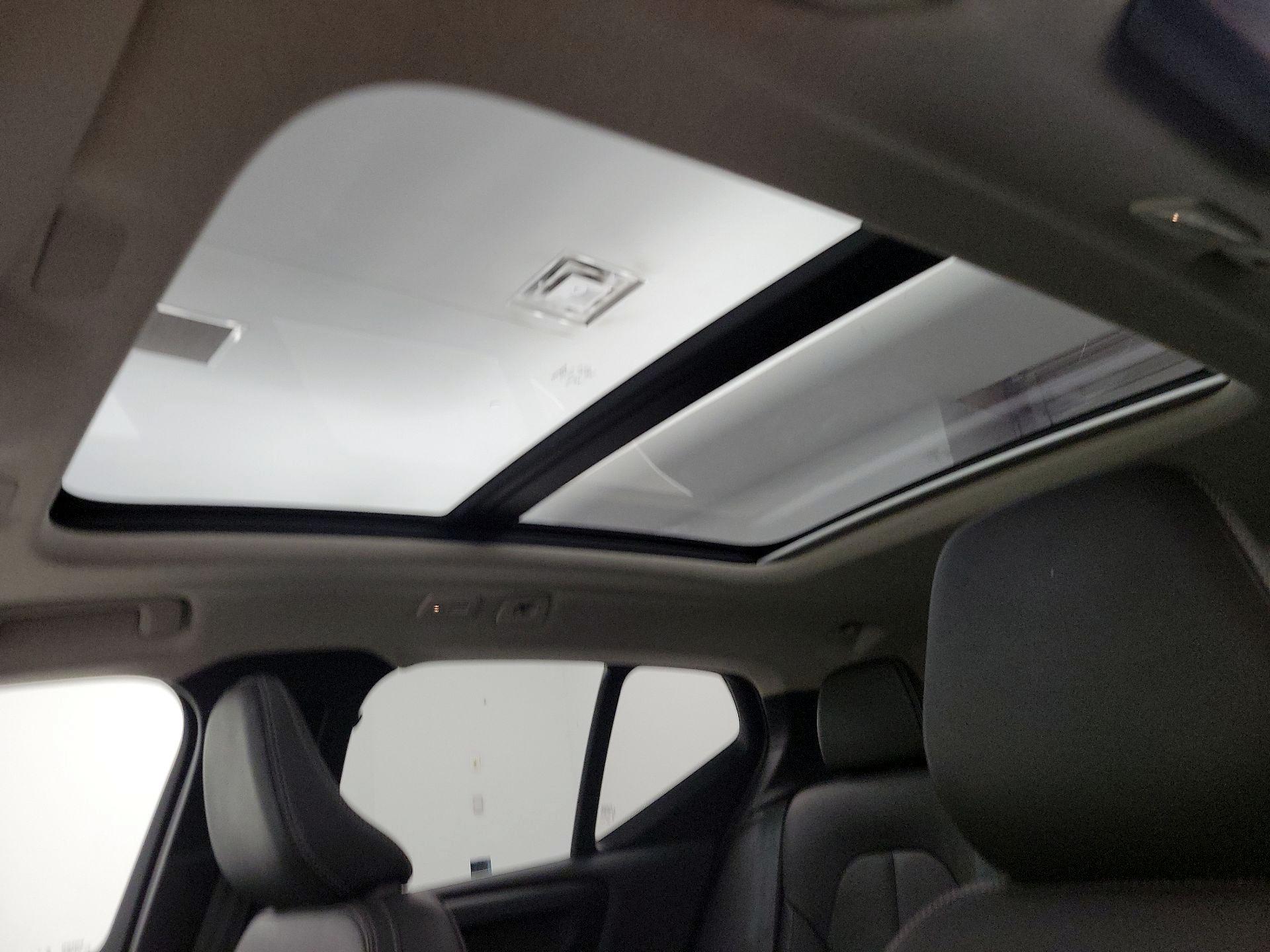 Thumbnail: 2025 Volvo XC40 - 20