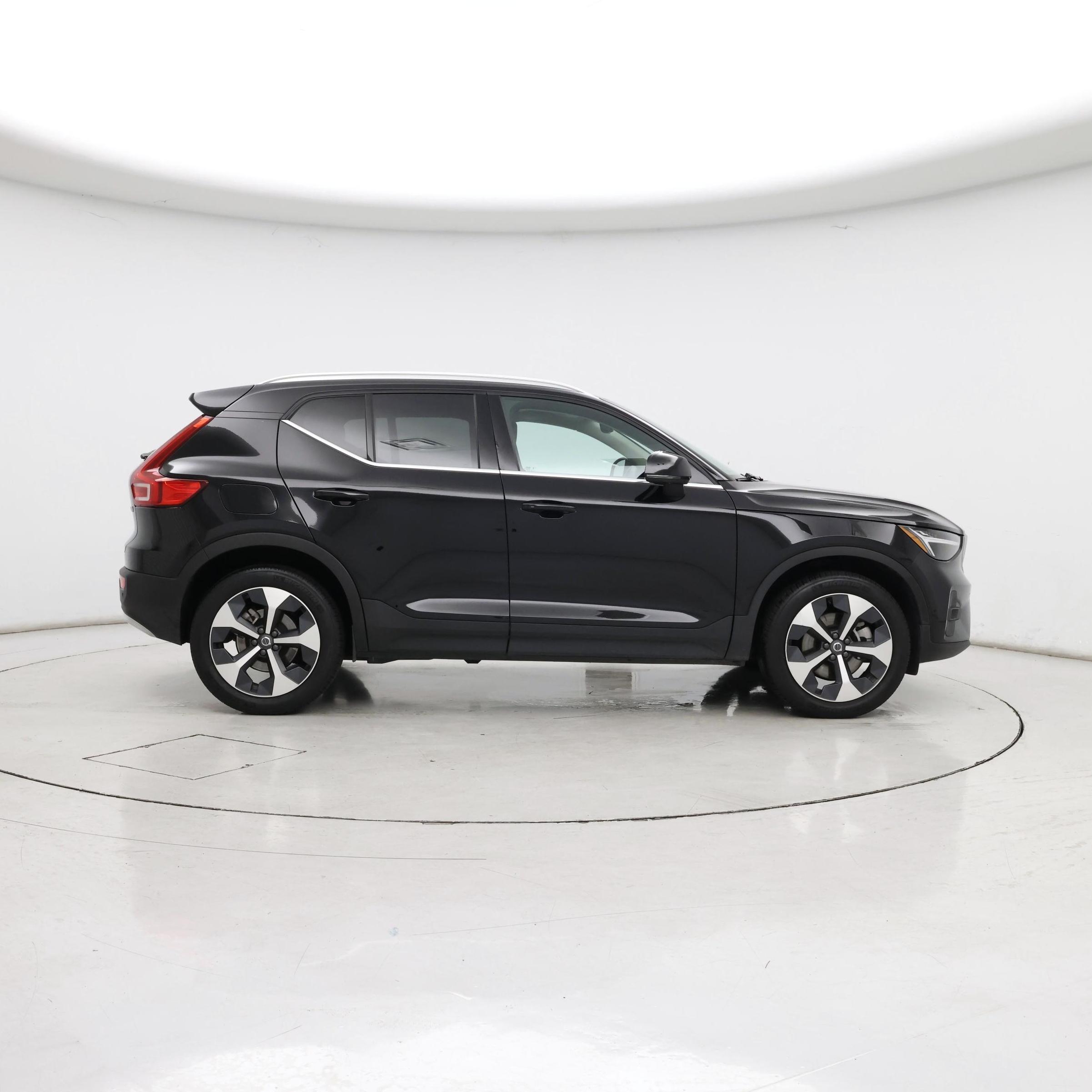 Thumbnail: 2025 Volvo XC40 - 7