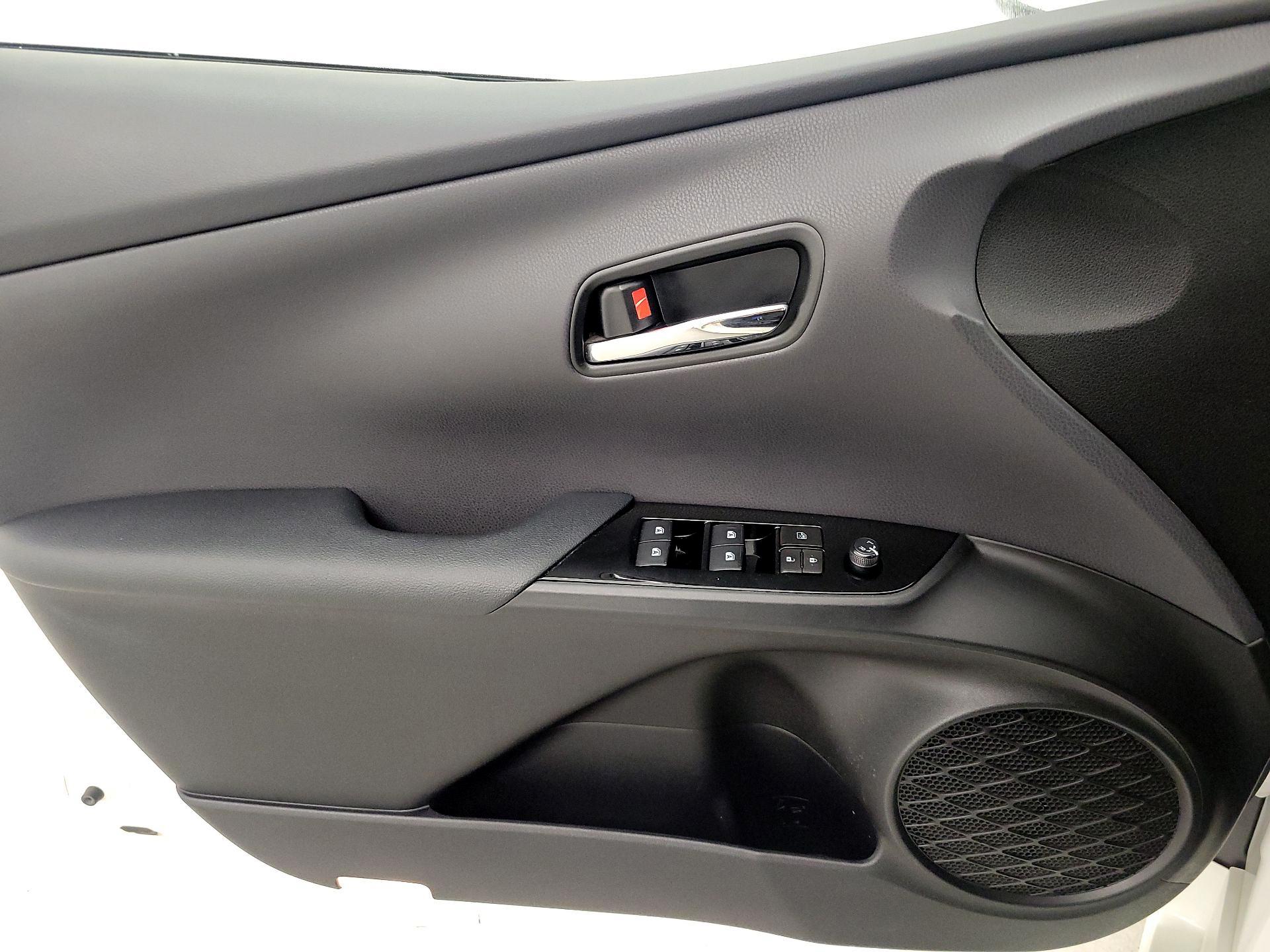 Thumbnail: 2017 Toyota Prius Prime - 12