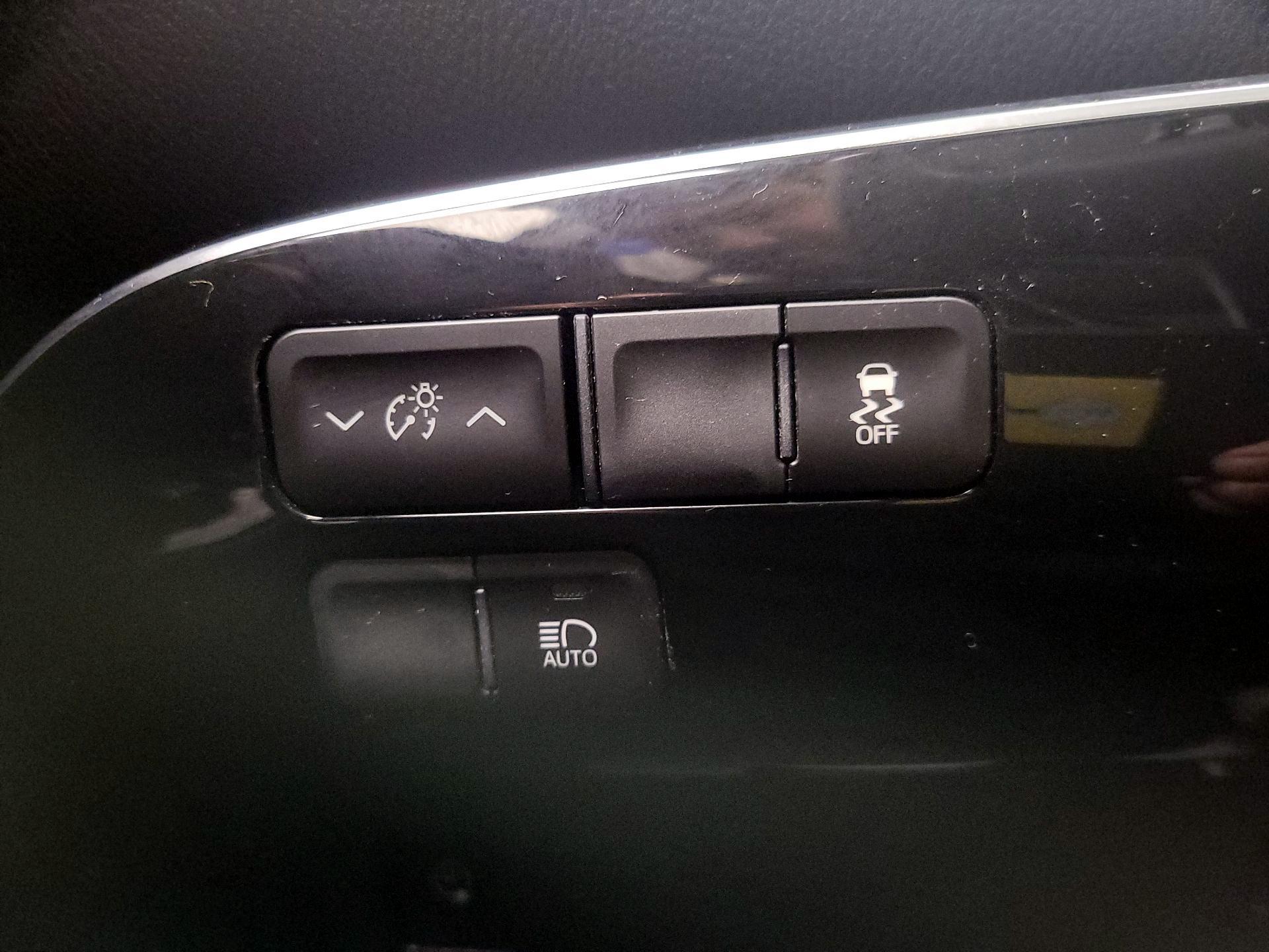 Thumbnail: 2017 Toyota Prius Prime - 13