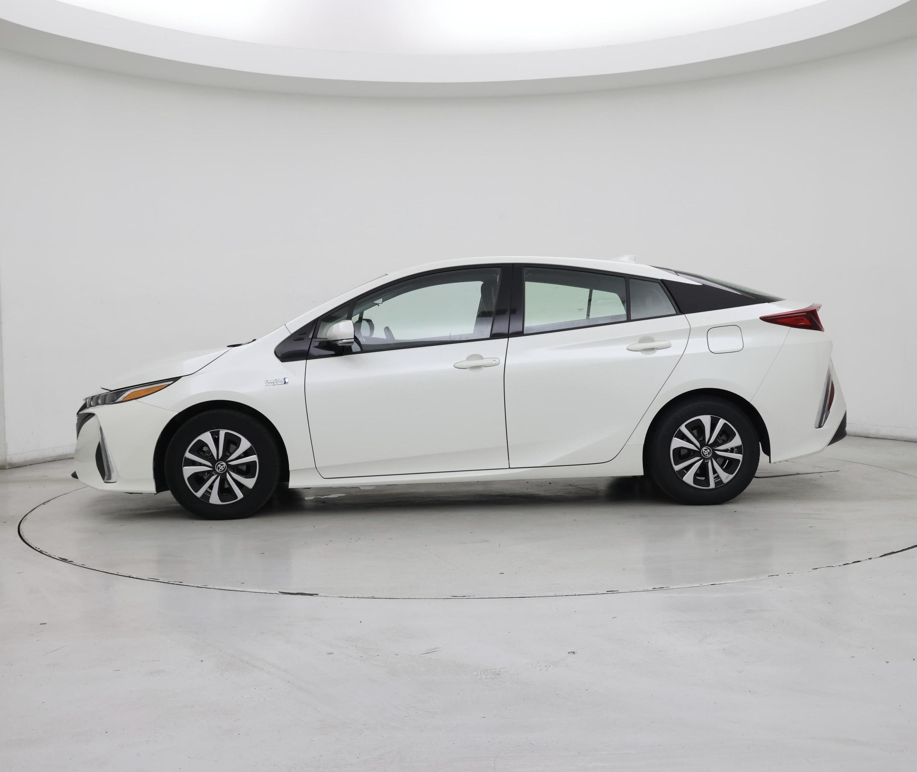 Thumbnail: 2017 Toyota Prius Prime - 3
