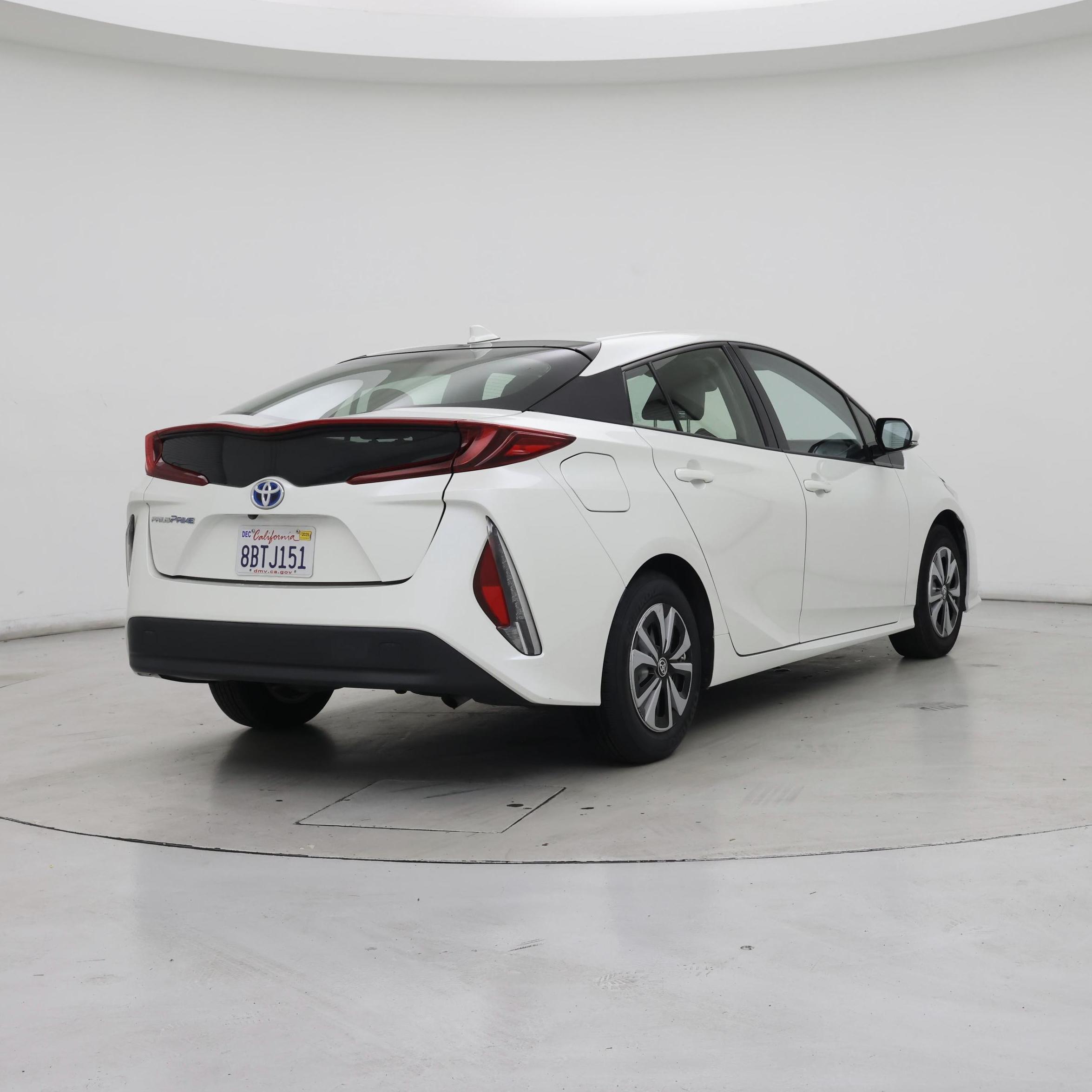 Thumbnail: 2017 Toyota Prius Prime - 8