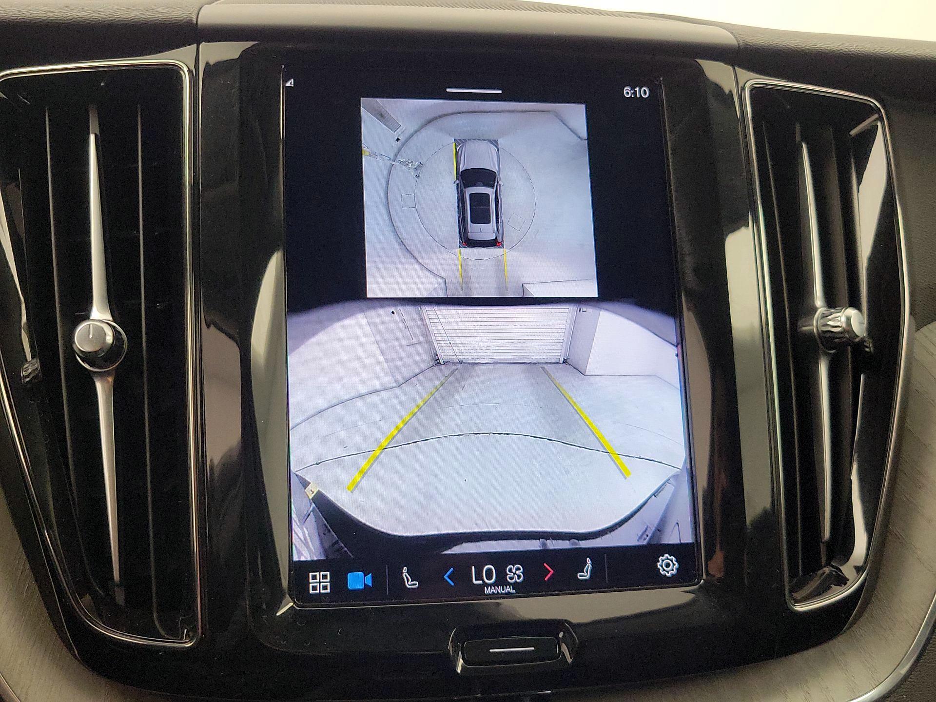 Thumbnail: 2025 Volvo XC60 - 14