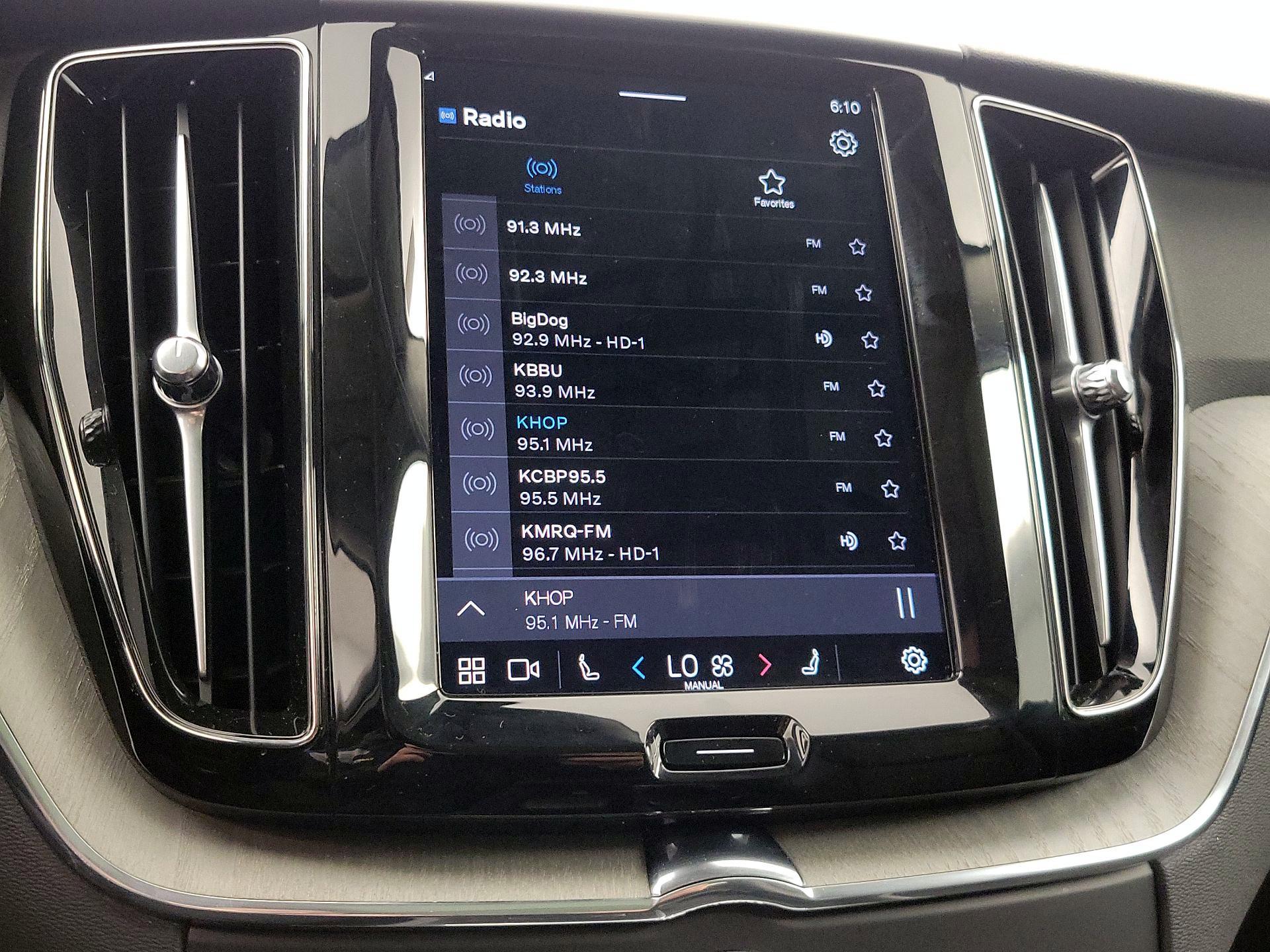 Thumbnail: 2025 Volvo XC60 - 15