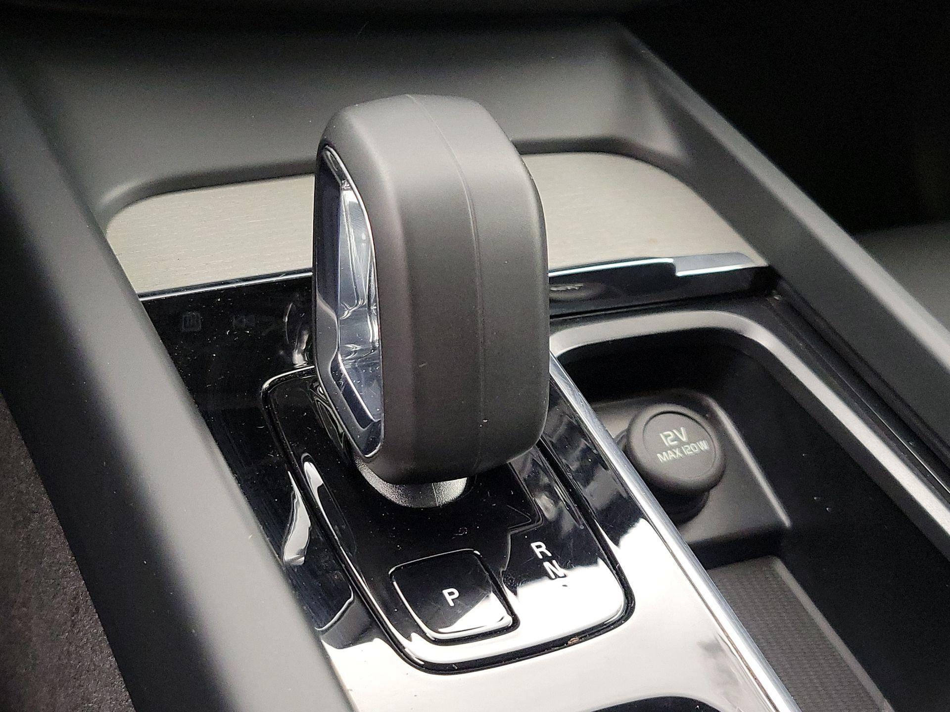 Thumbnail: 2025 Volvo XC60 - 17