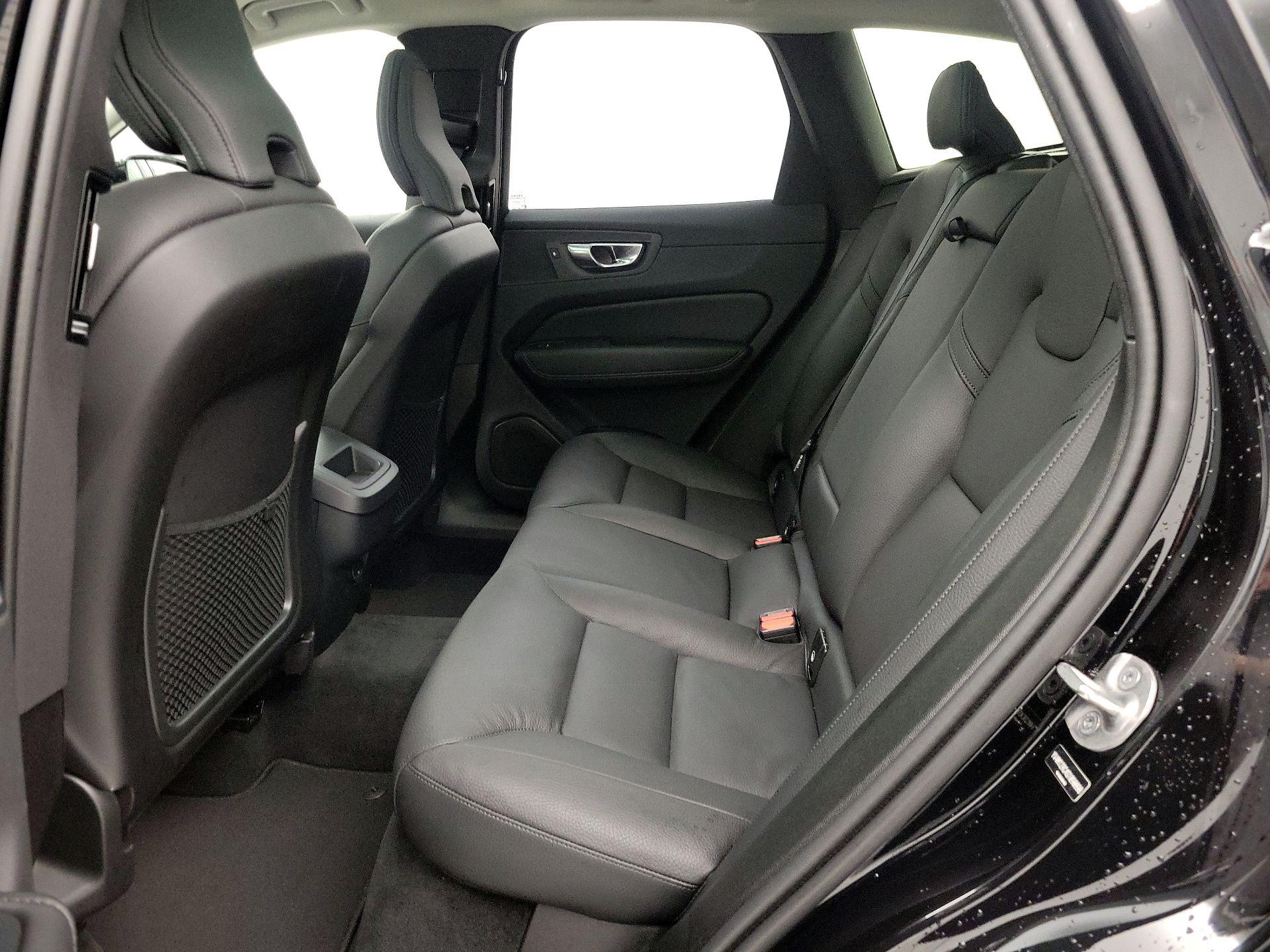 Thumbnail: 2025 Volvo XC60 - 20