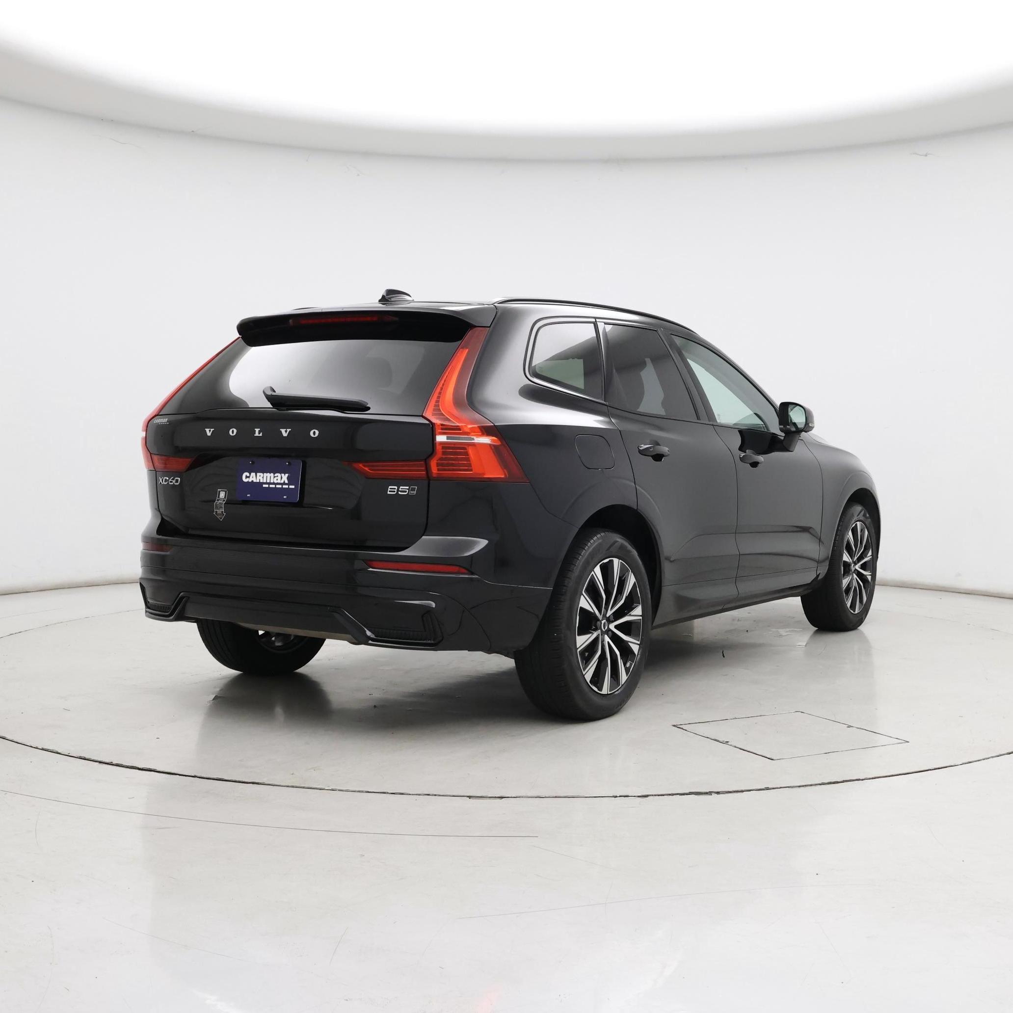 Thumbnail: 2025 Volvo XC60 - 8