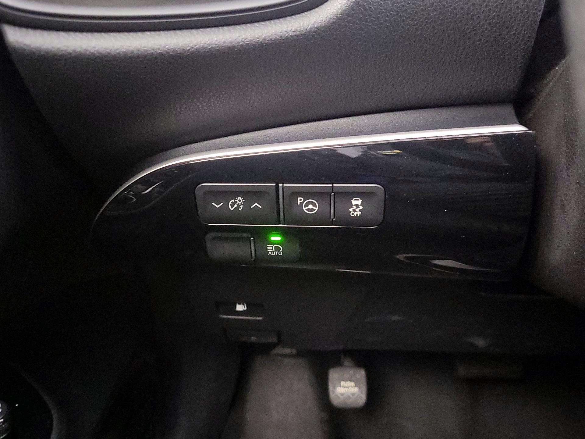 Thumbnail: 2017 Toyota Prius - 13