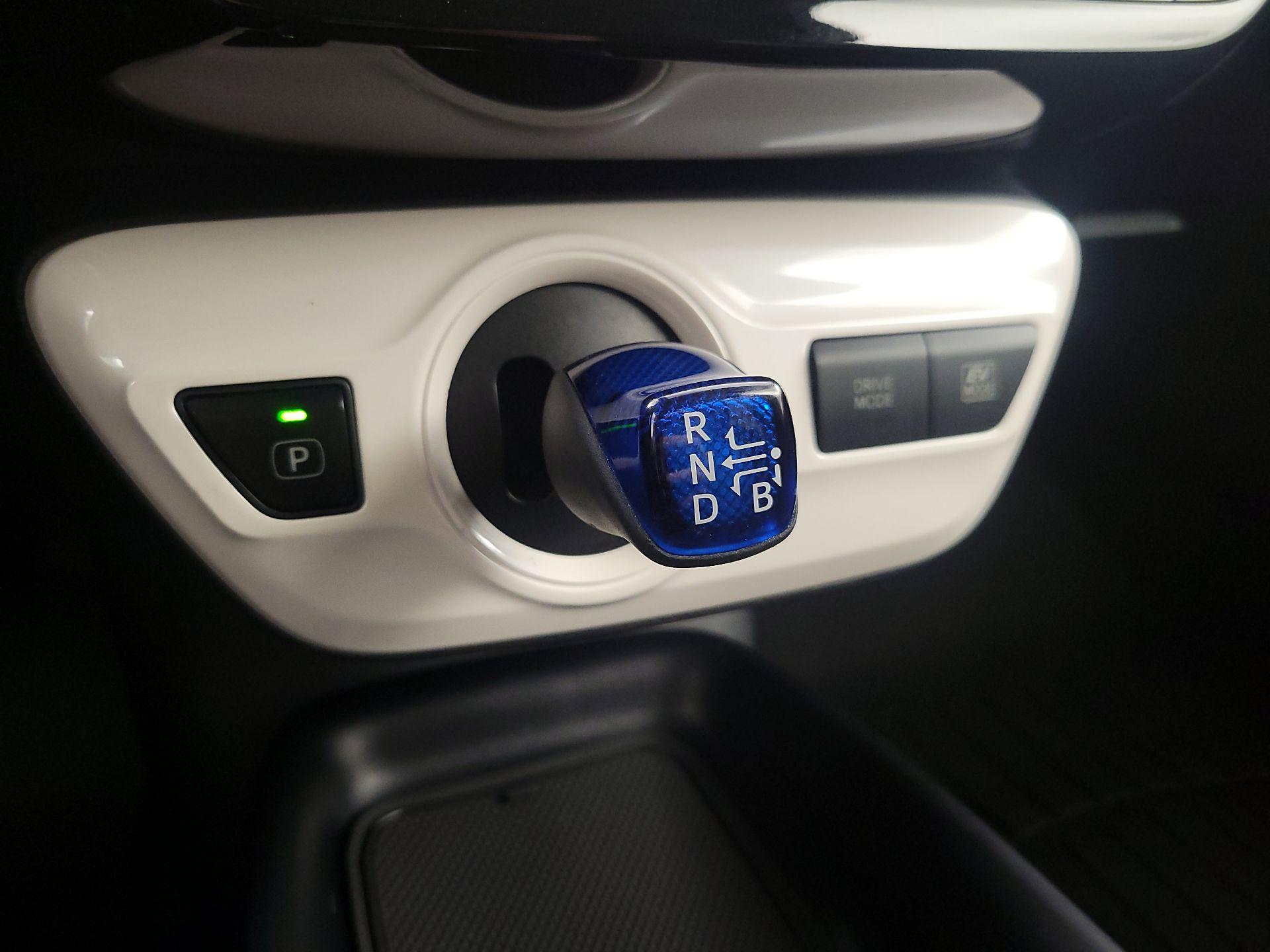 Thumbnail: 2017 Toyota Prius - 17