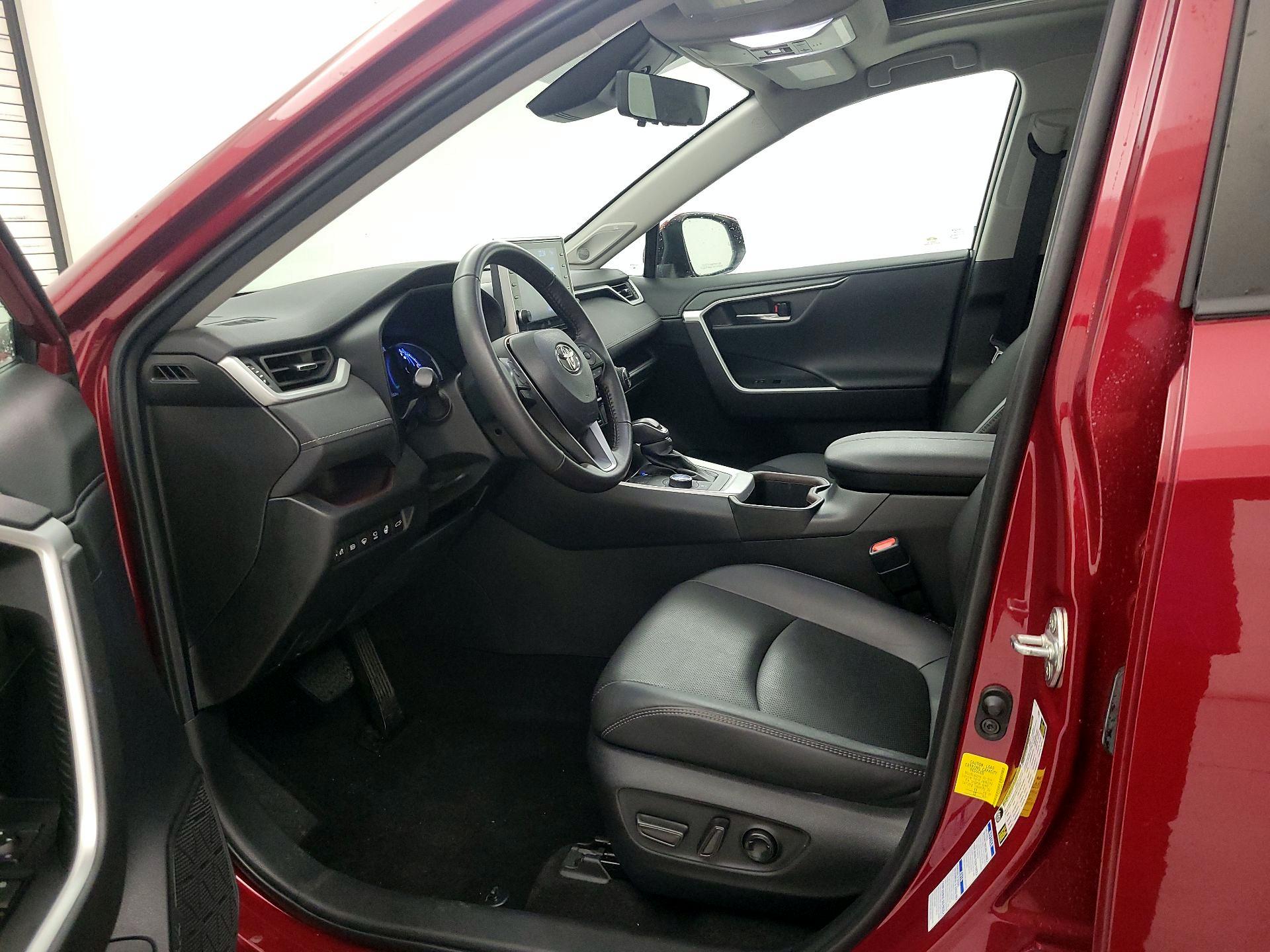 Thumbnail: 2022 Toyota RAV4 - 11