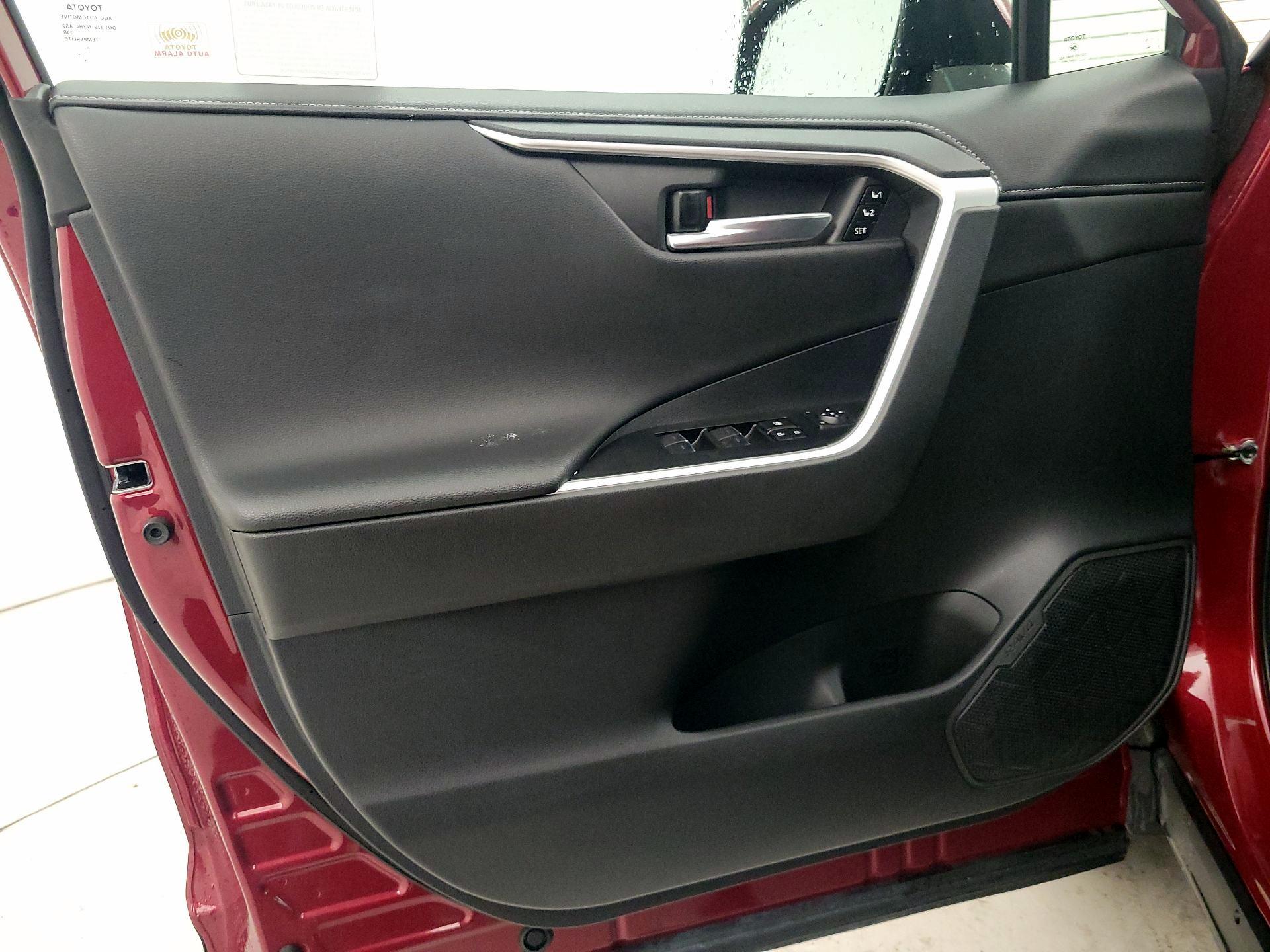 Thumbnail: 2022 Toyota RAV4 - 12