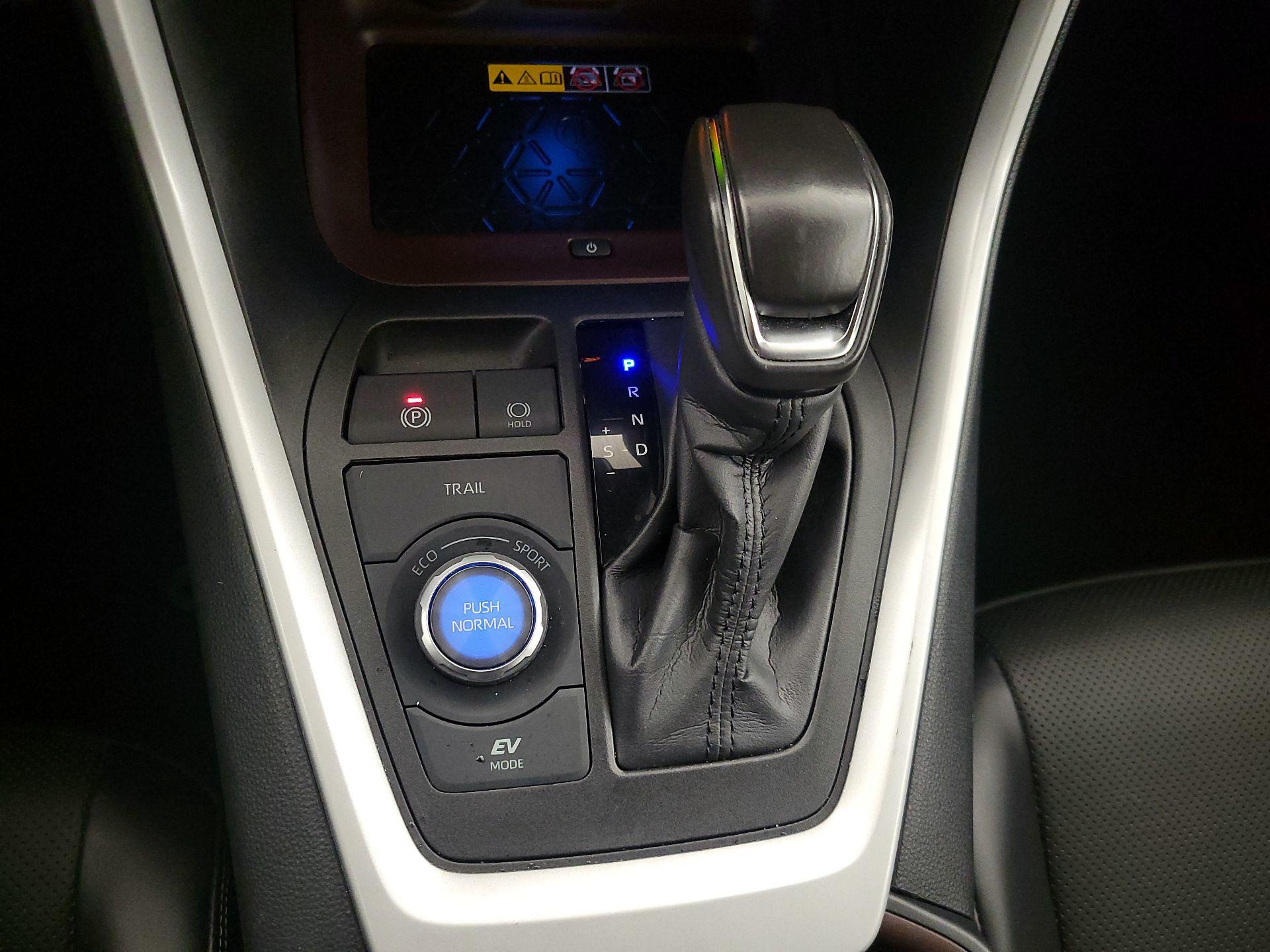 Thumbnail: 2022 Toyota RAV4 - 17