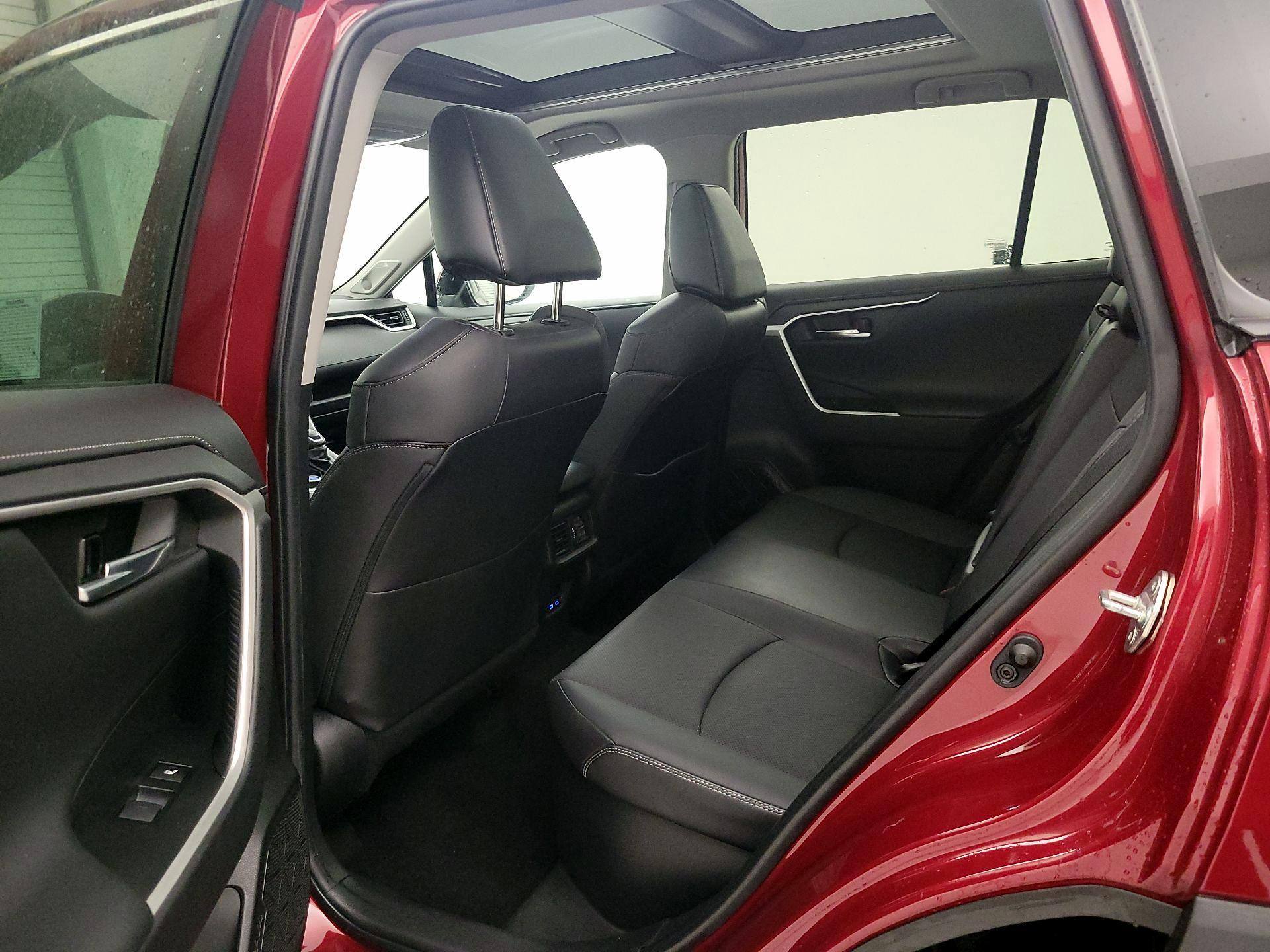 Thumbnail: 2022 Toyota RAV4 - 20