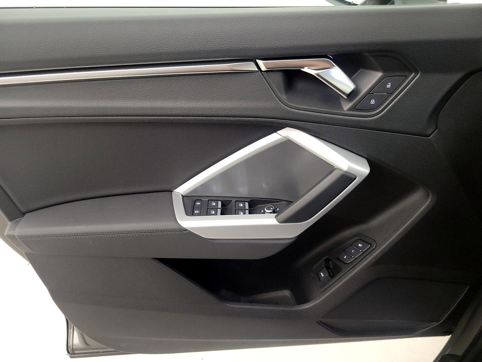 Thumbnail: 2024 Audi Q3 - 12